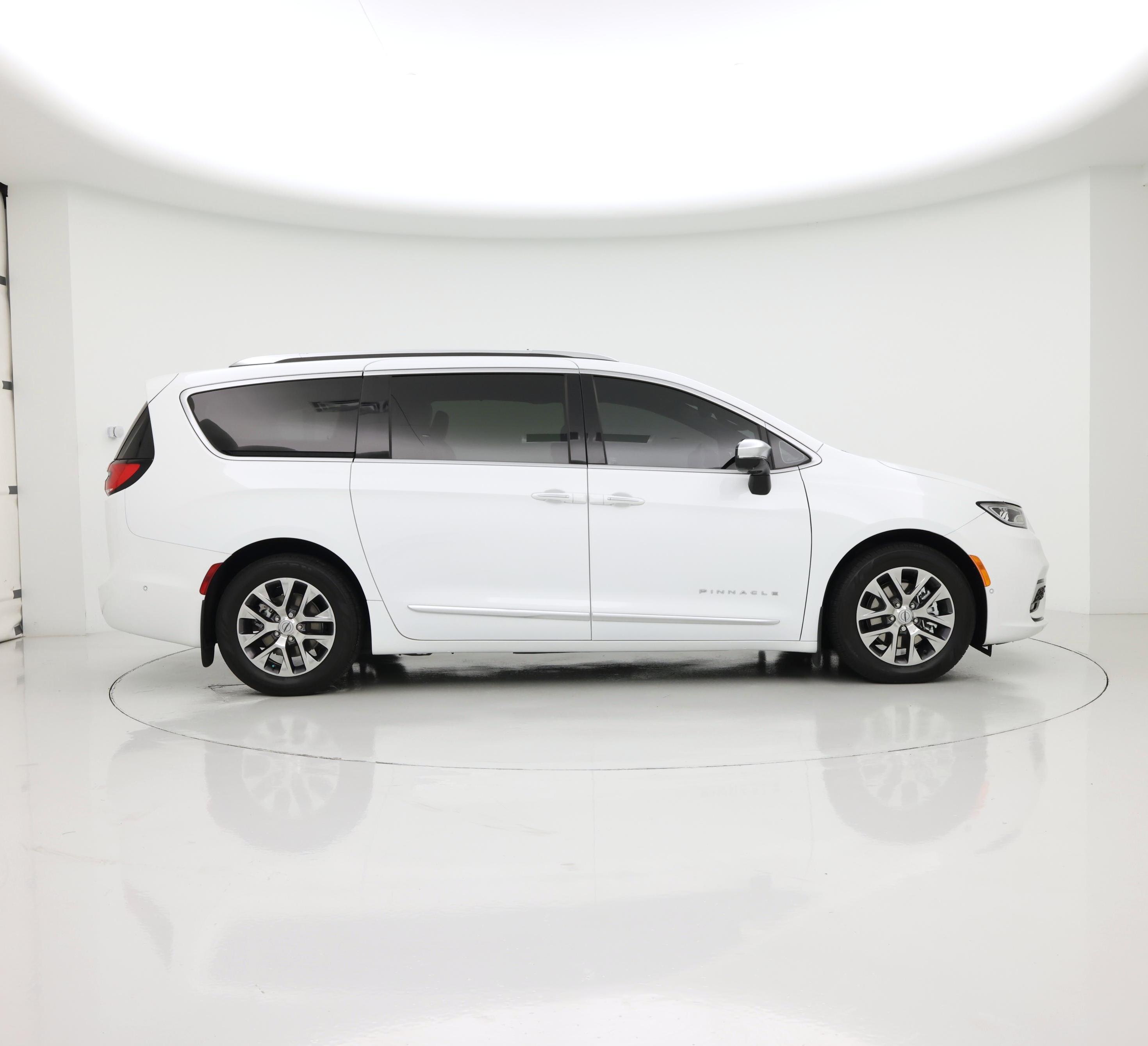Thumbnail: 2023 Chrysler Pacifica - 7