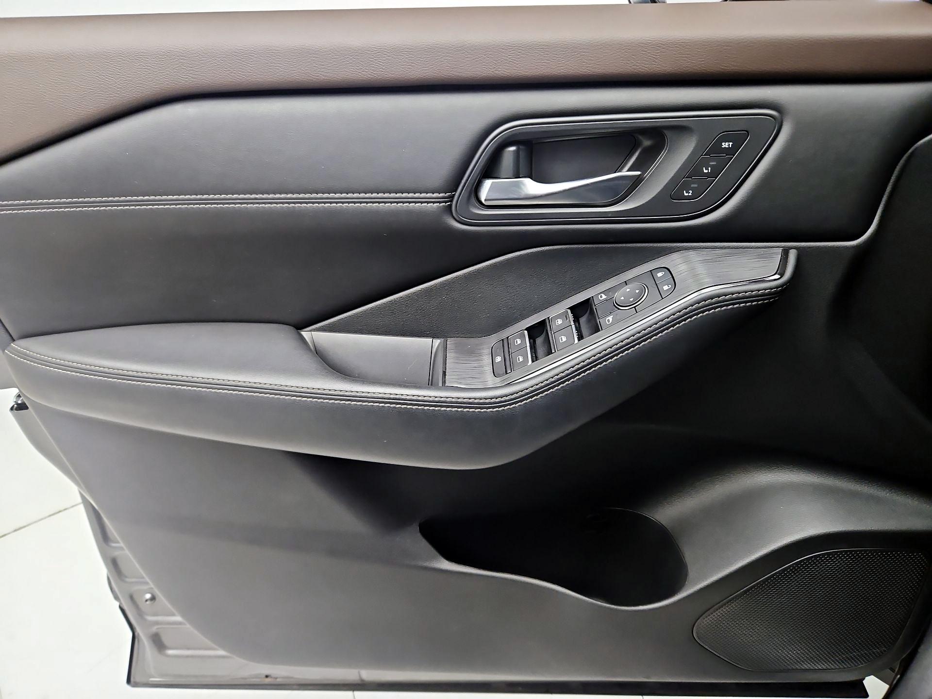 Thumbnail: 2023 Nissan Rogue - 12