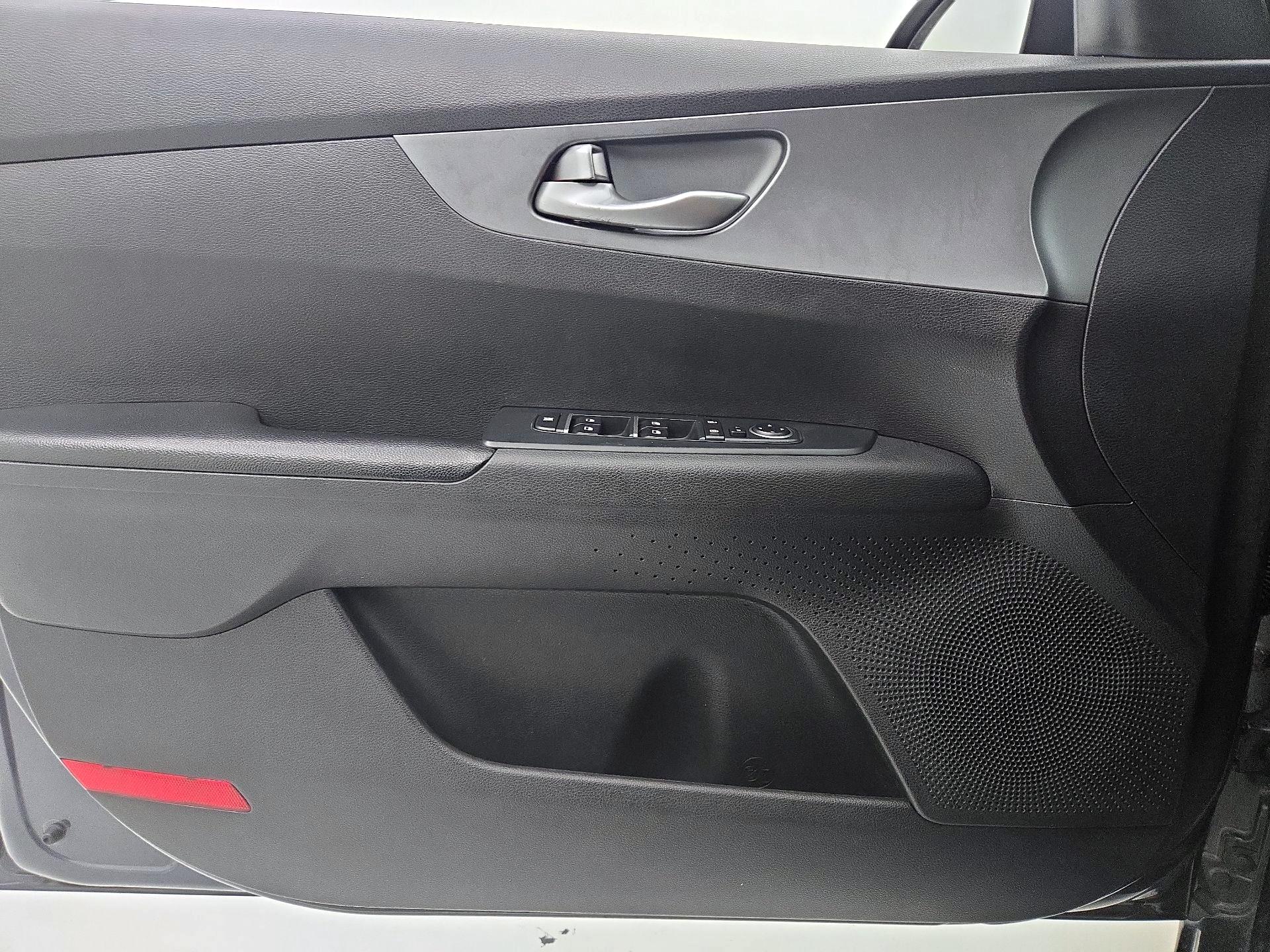 Thumbnail: 2021 Kia Forte - 12