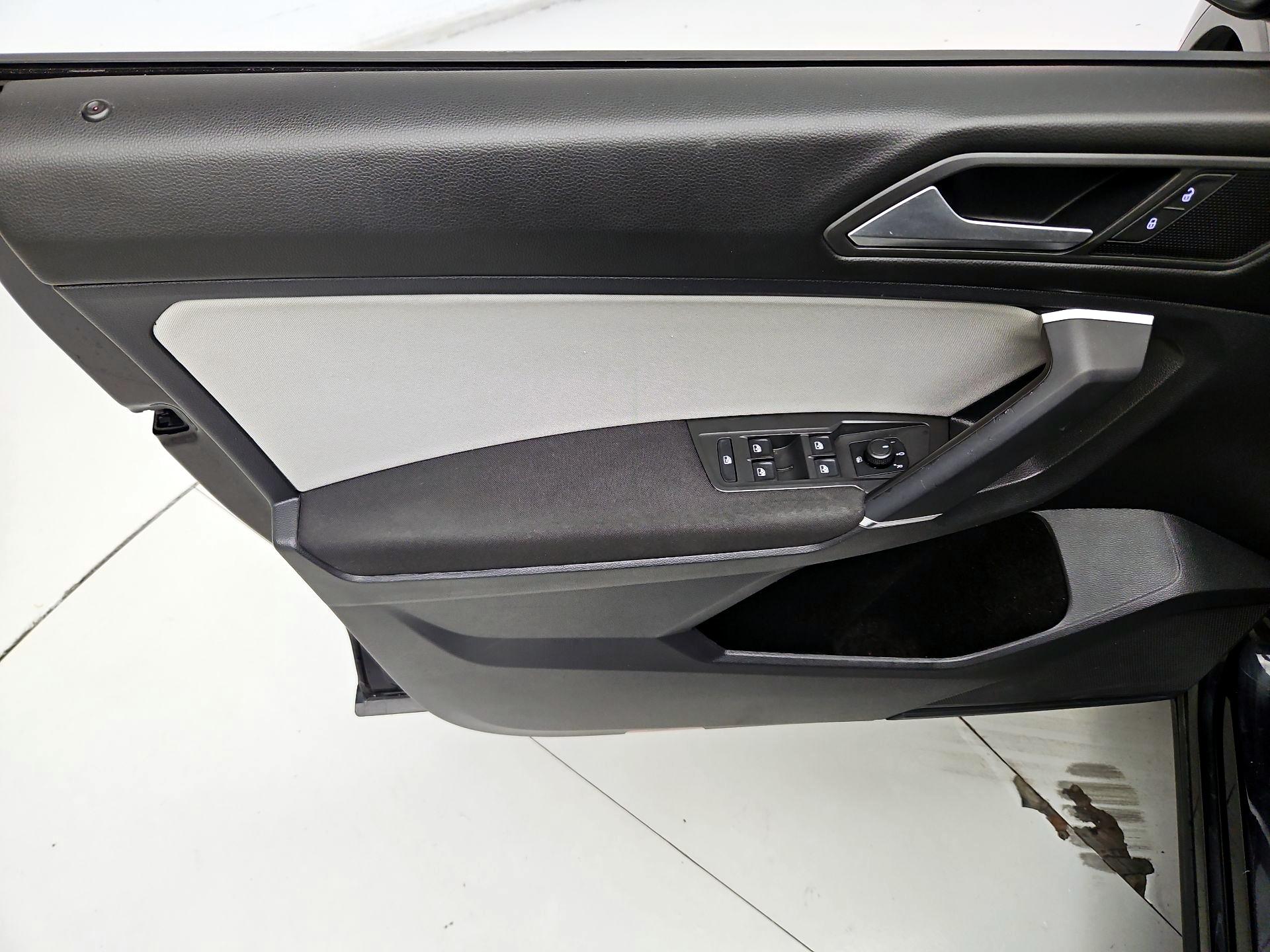 Thumbnail: 2020 Volkswagen Tiguan - 12