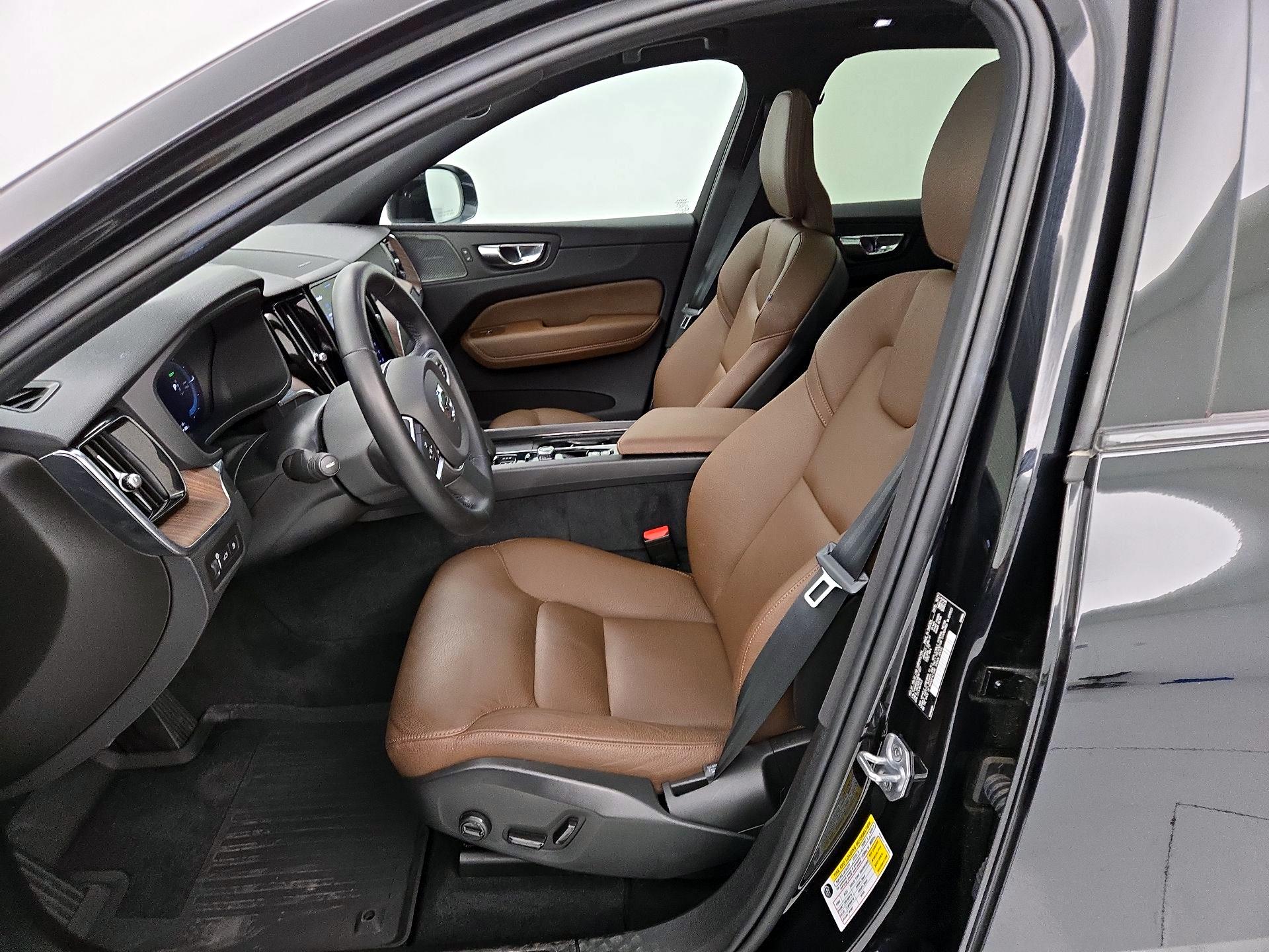 Thumbnail: 2022 Volvo XC60 - 11