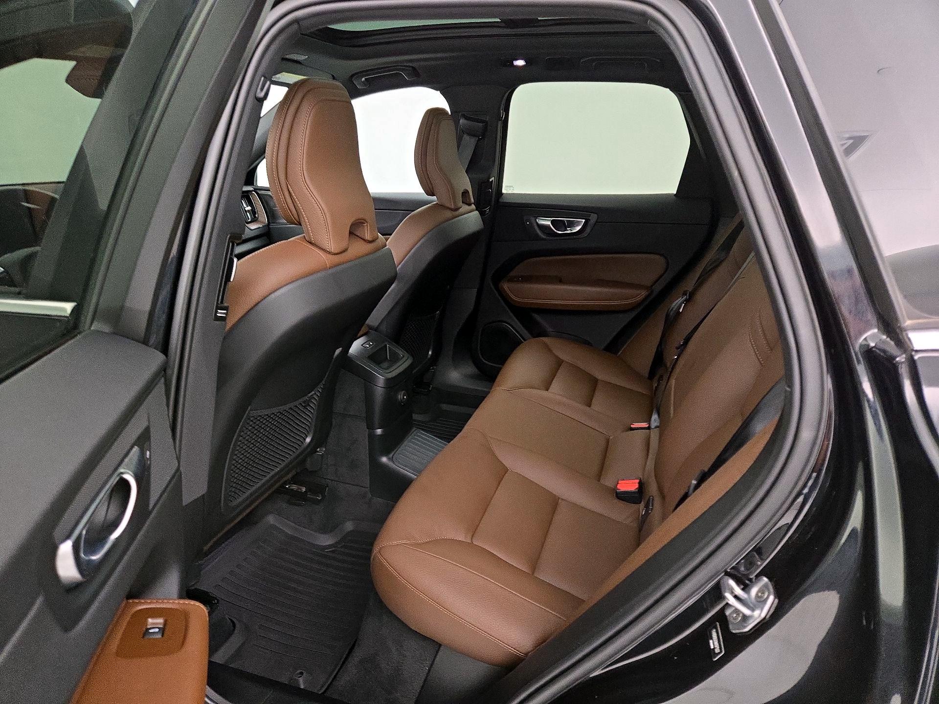 Thumbnail: 2022 Volvo XC60 - 19