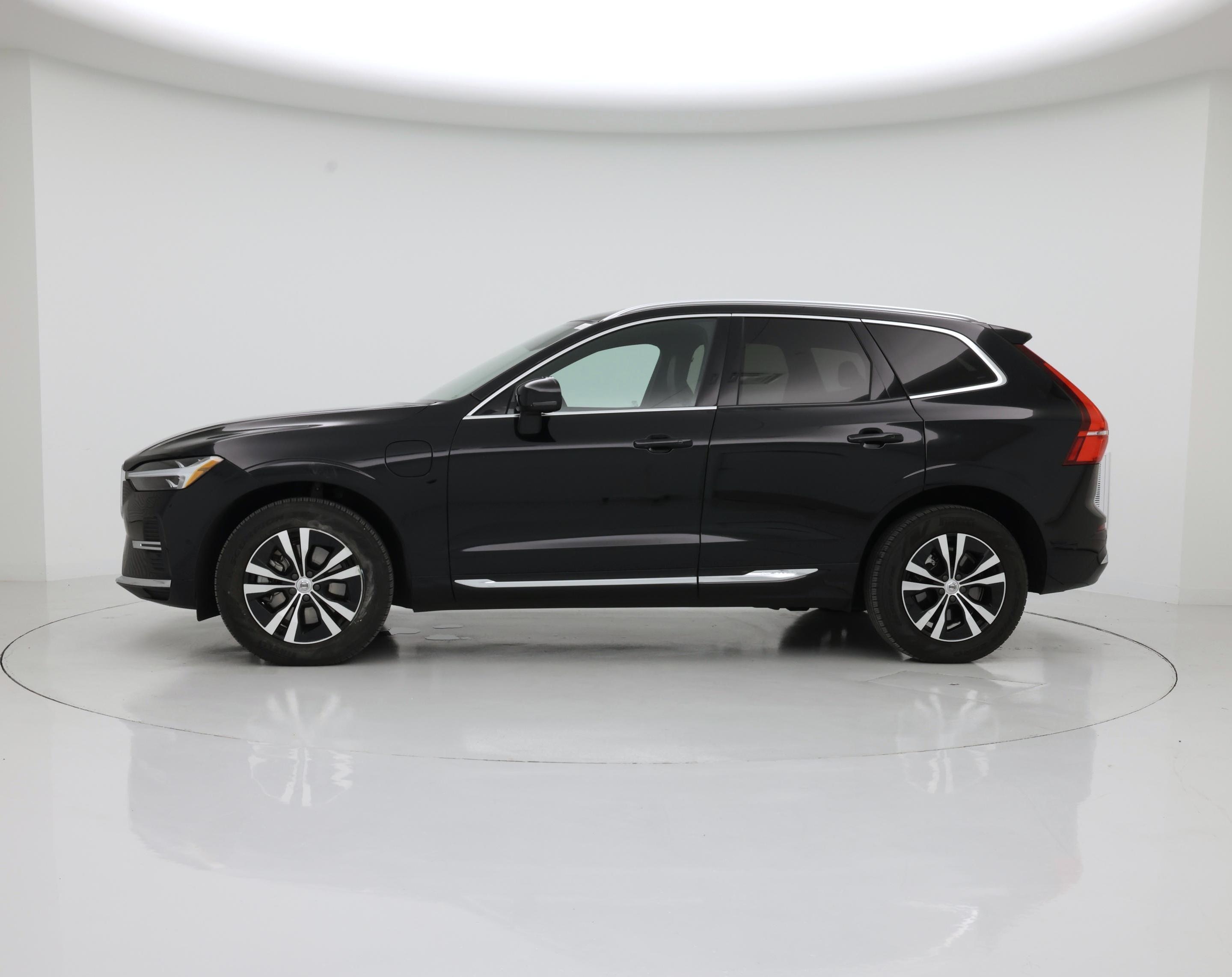 Thumbnail: 2022 Volvo XC60 - 3