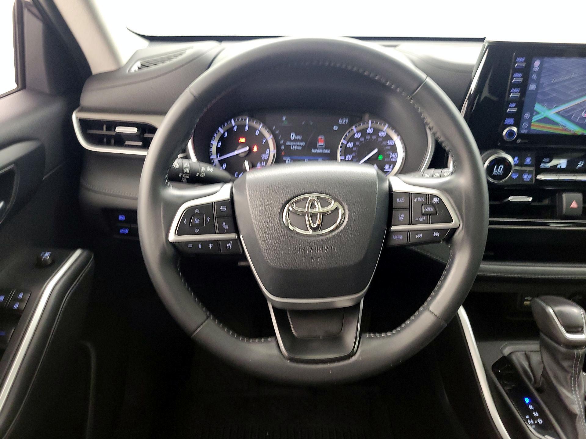 Thumbnail: 2022 Toyota Highlander - 10