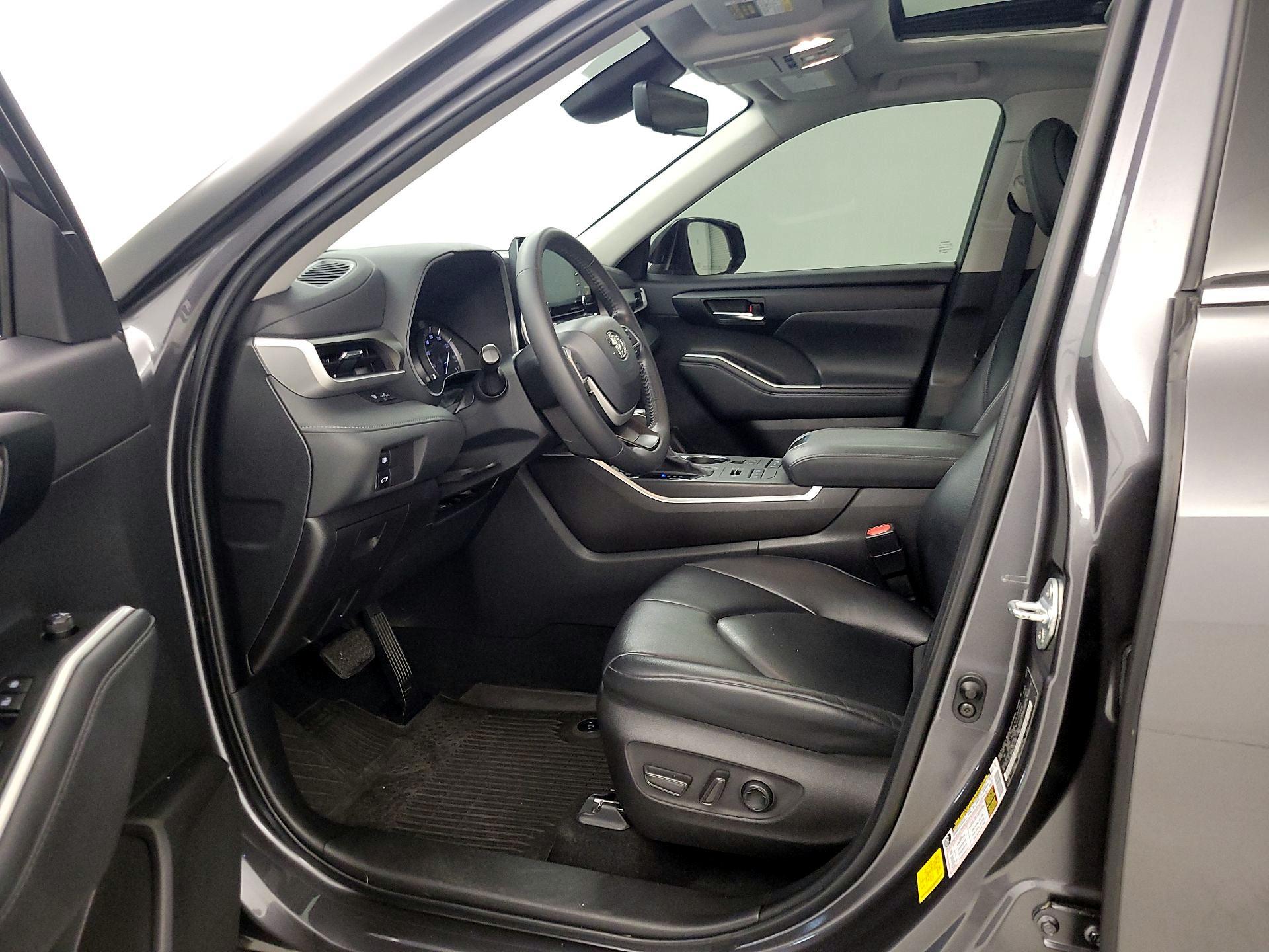 Thumbnail: 2022 Toyota Highlander - 11