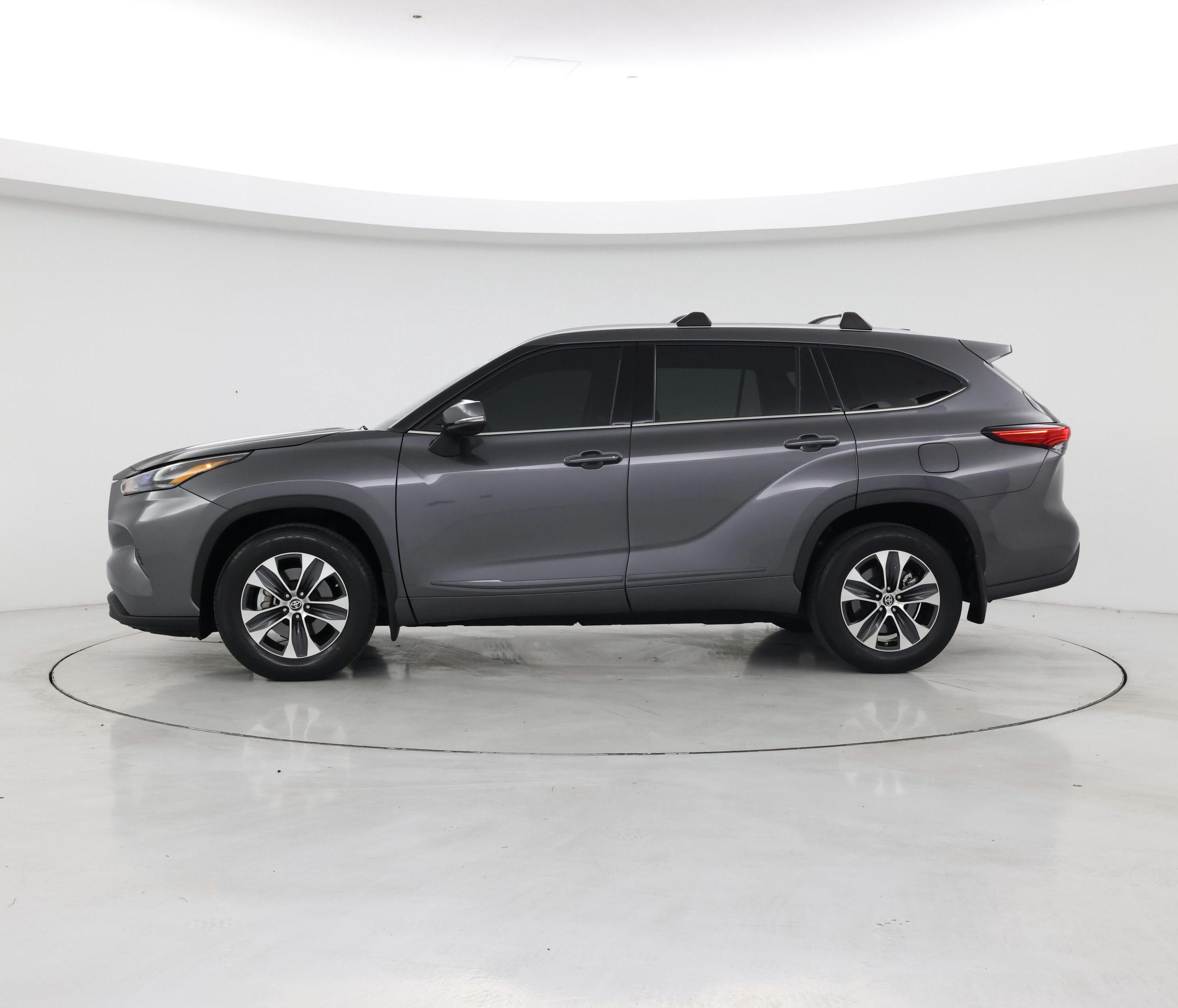 Thumbnail: 2022 Toyota Highlander - 3
