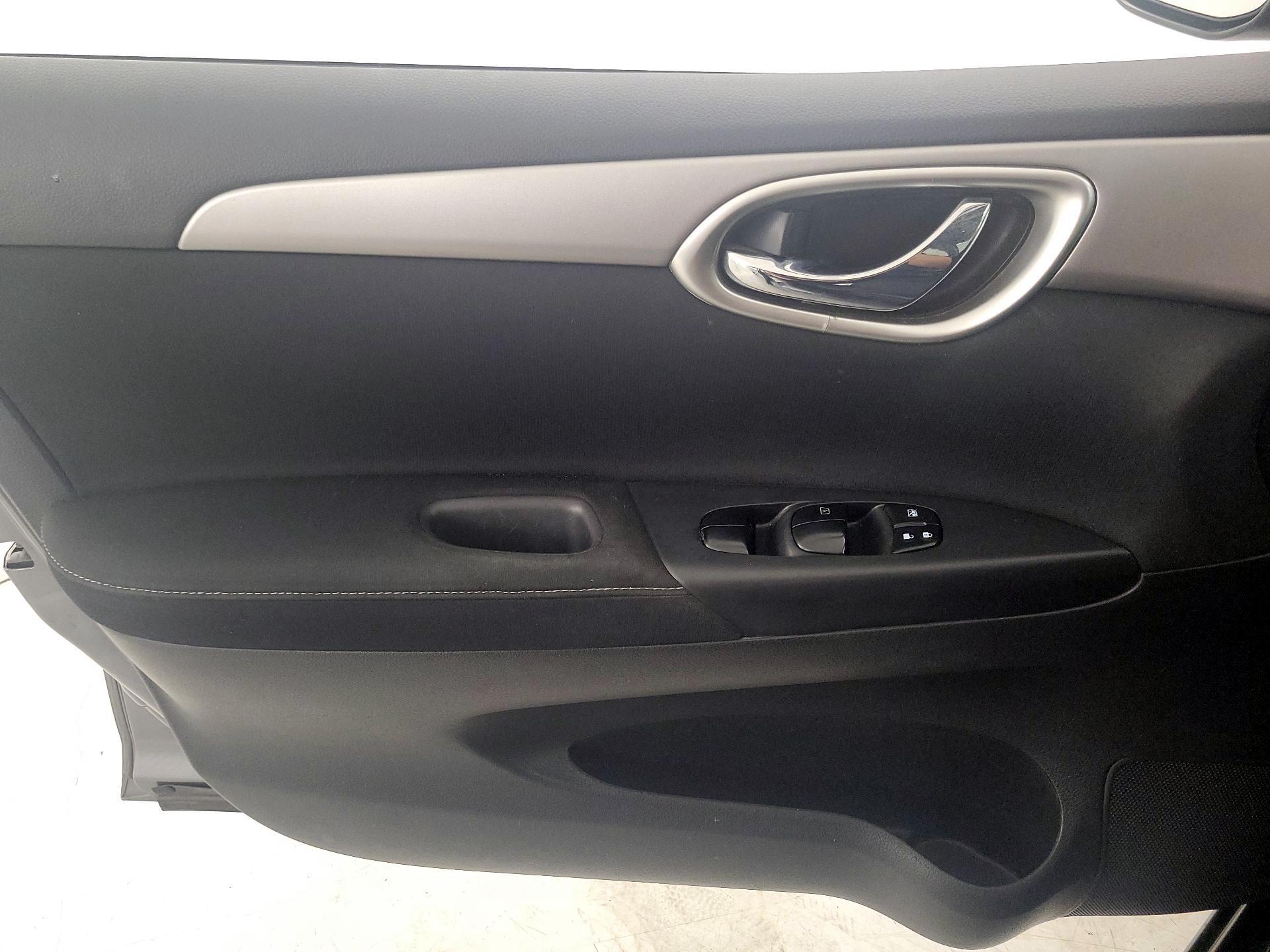 Thumbnail: 2015 Nissan Sentra - 12