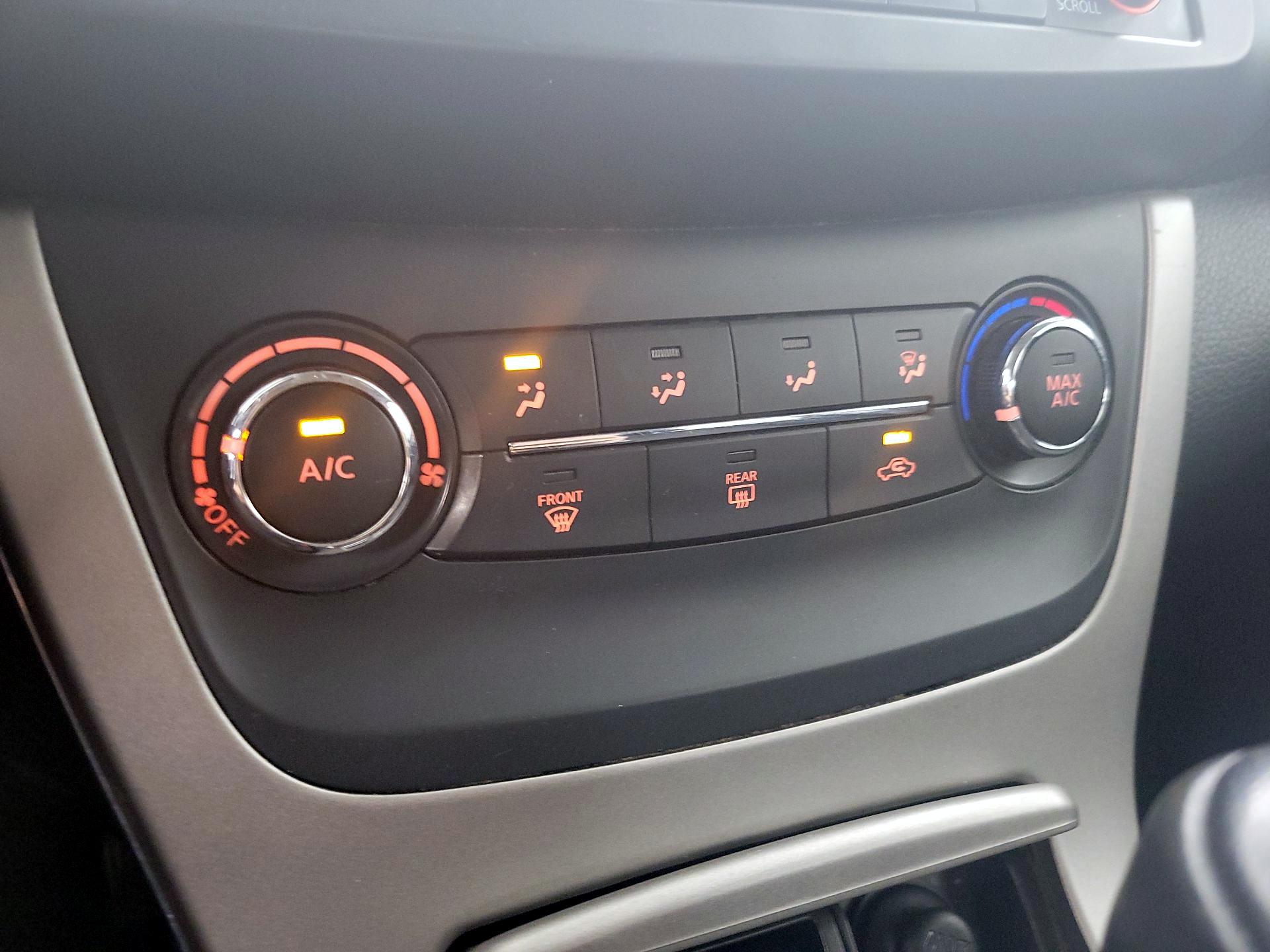 Thumbnail: 2015 Nissan Sentra - 16