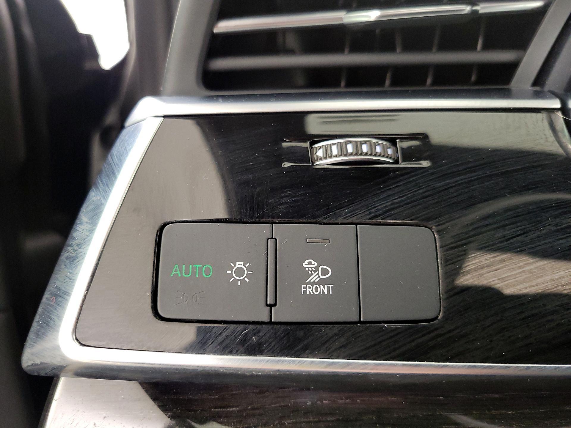 Thumbnail: 2021 Audi Q8 - 13