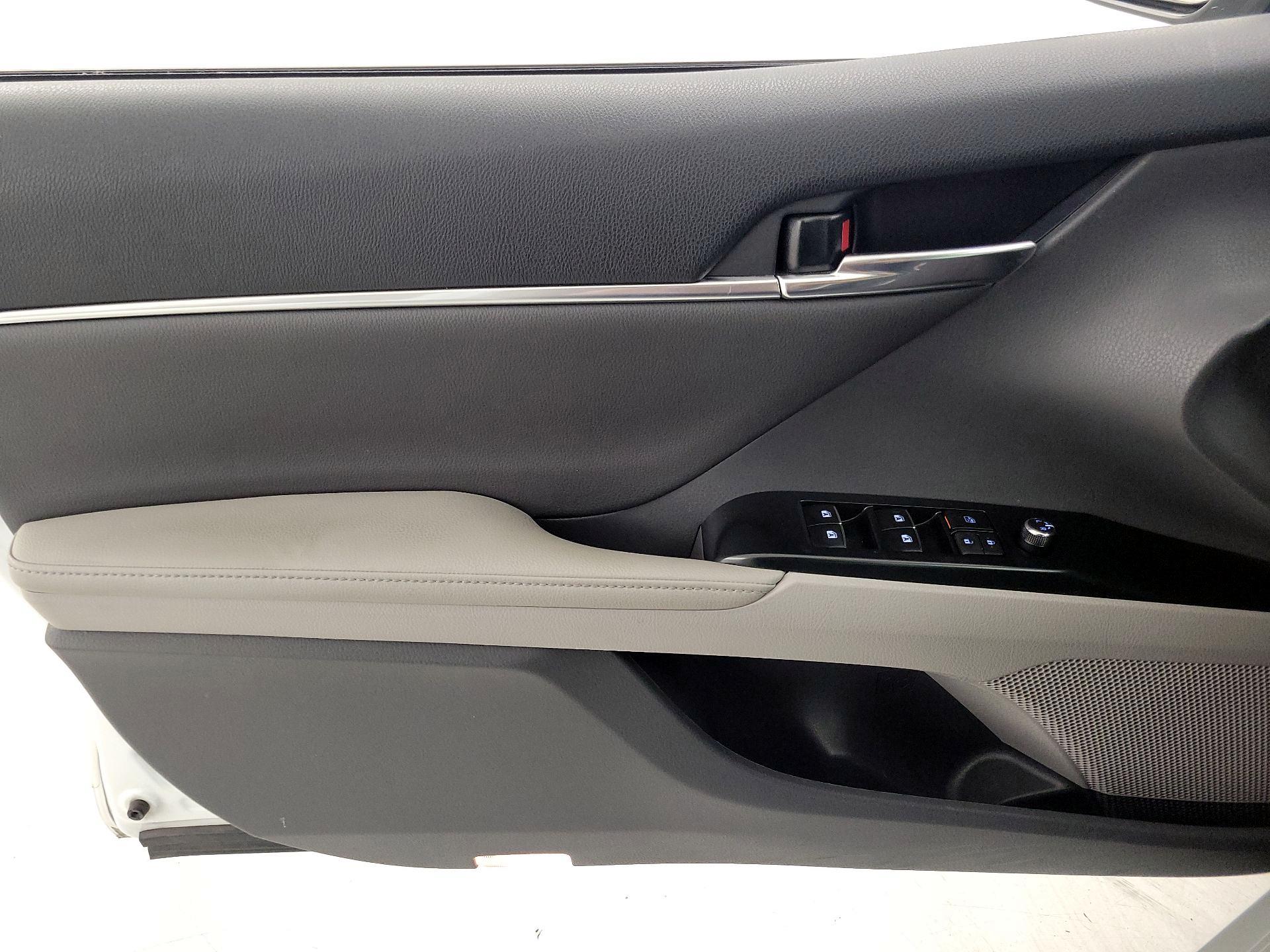 Thumbnail: 2020 Toyota Camry - 12