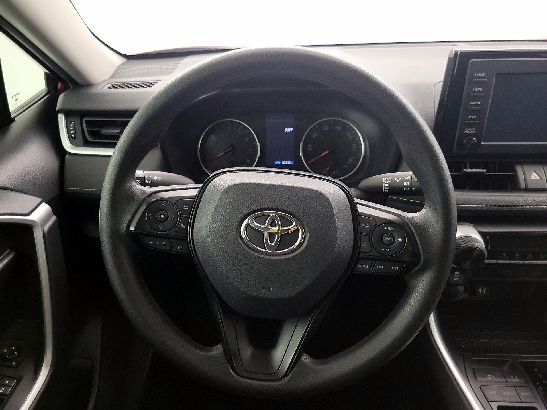 Thumbnail: 2019 Toyota RAV4 - 10
