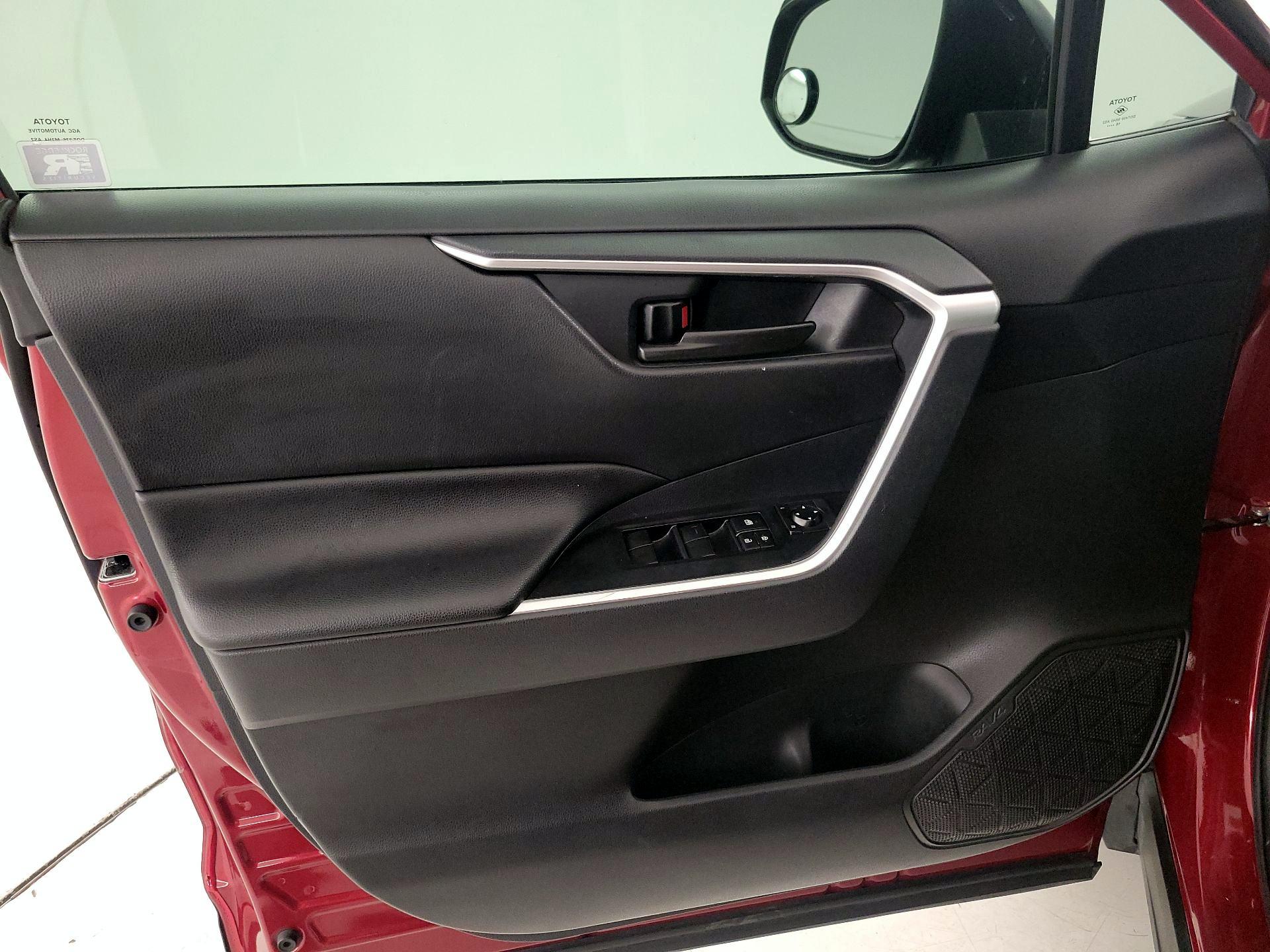 Thumbnail: 2019 Toyota RAV4 - 12