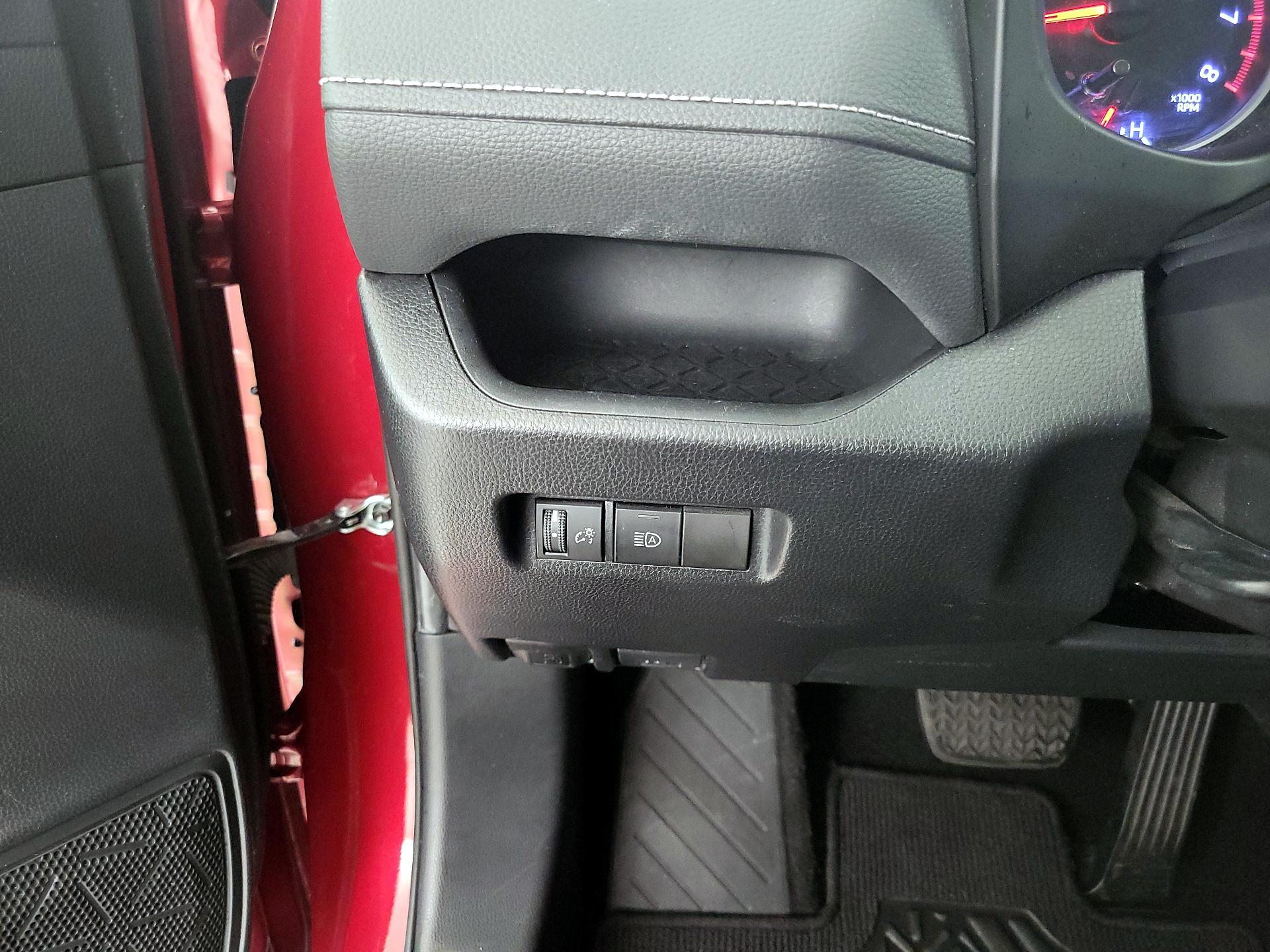Thumbnail: 2019 Toyota RAV4 - 13