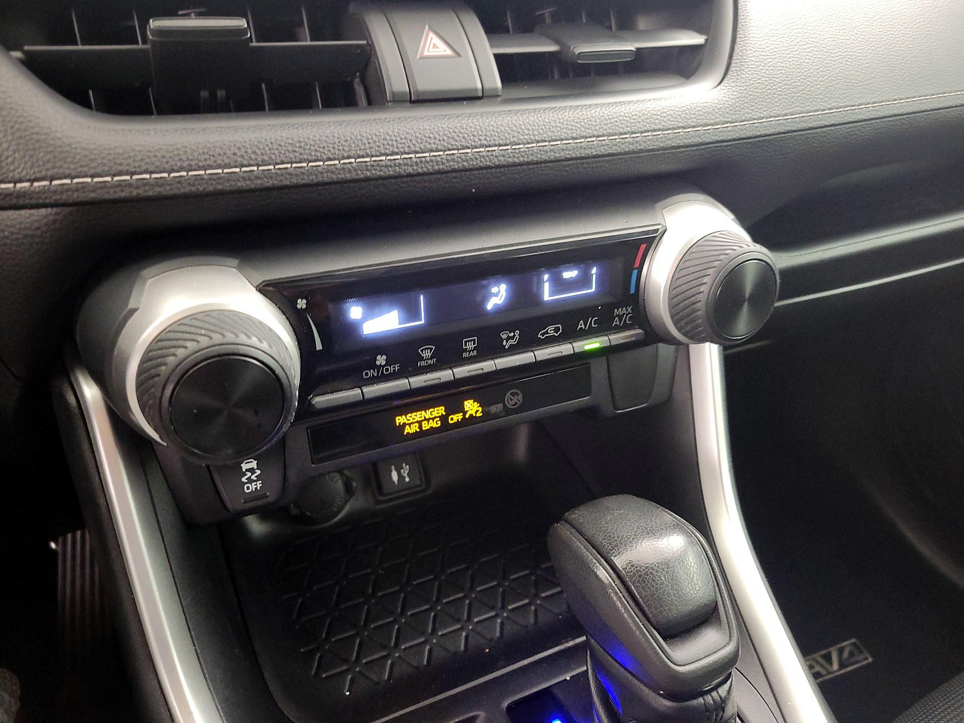Thumbnail: 2019 Toyota RAV4 - 16