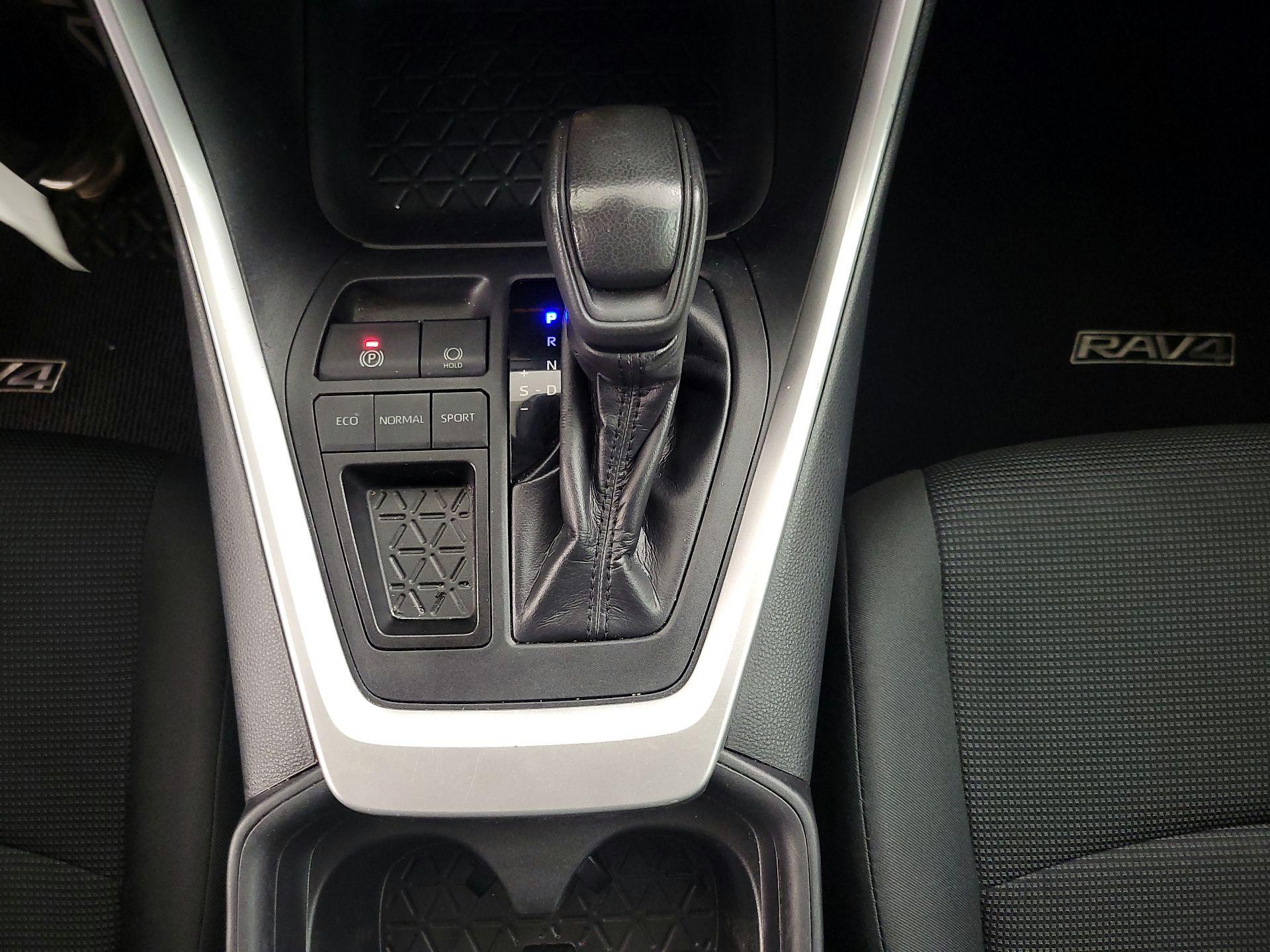 Thumbnail: 2019 Toyota RAV4 - 17
