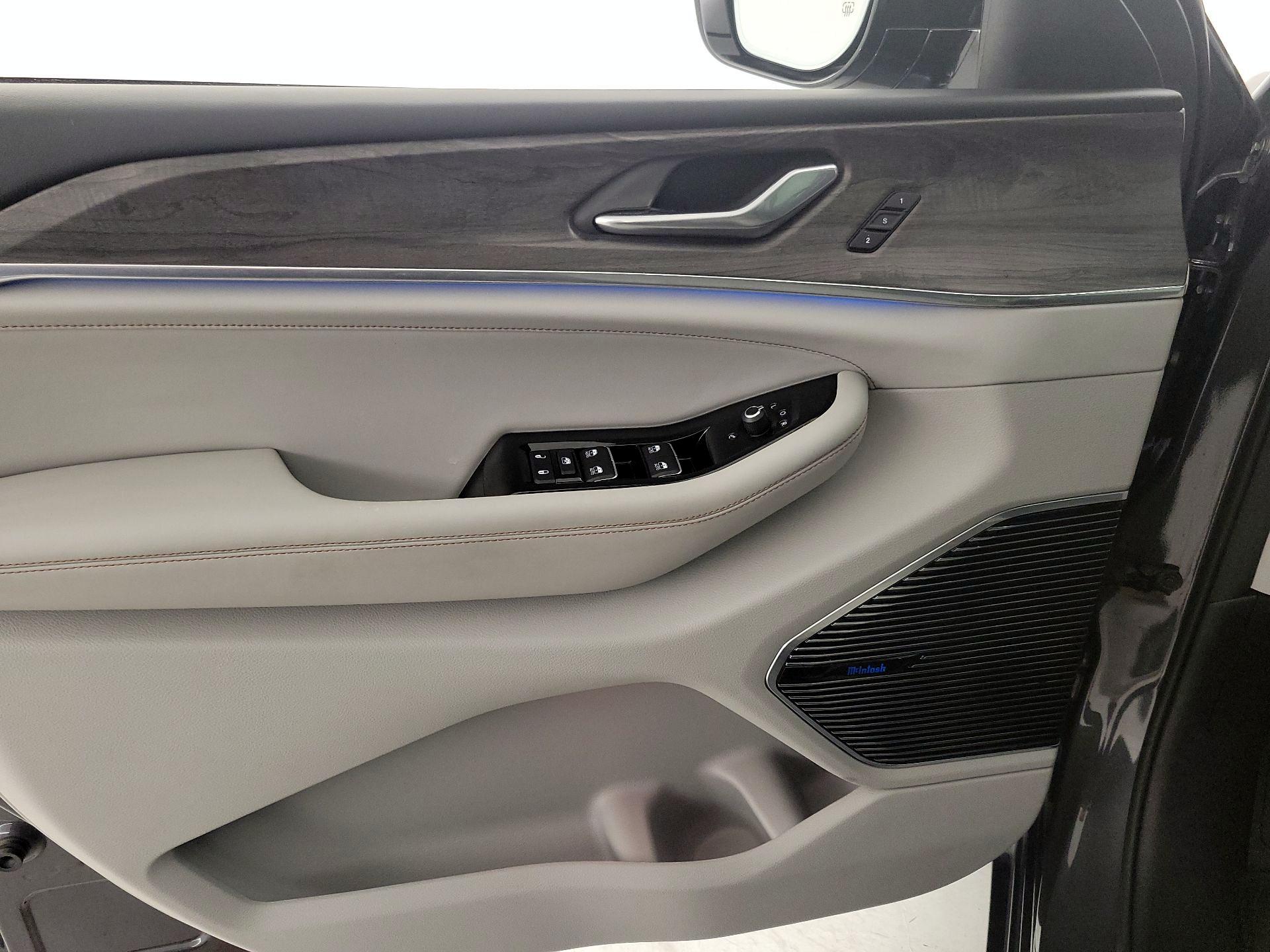 Thumbnail: 2022 Jeep Grand Cherokee - 12