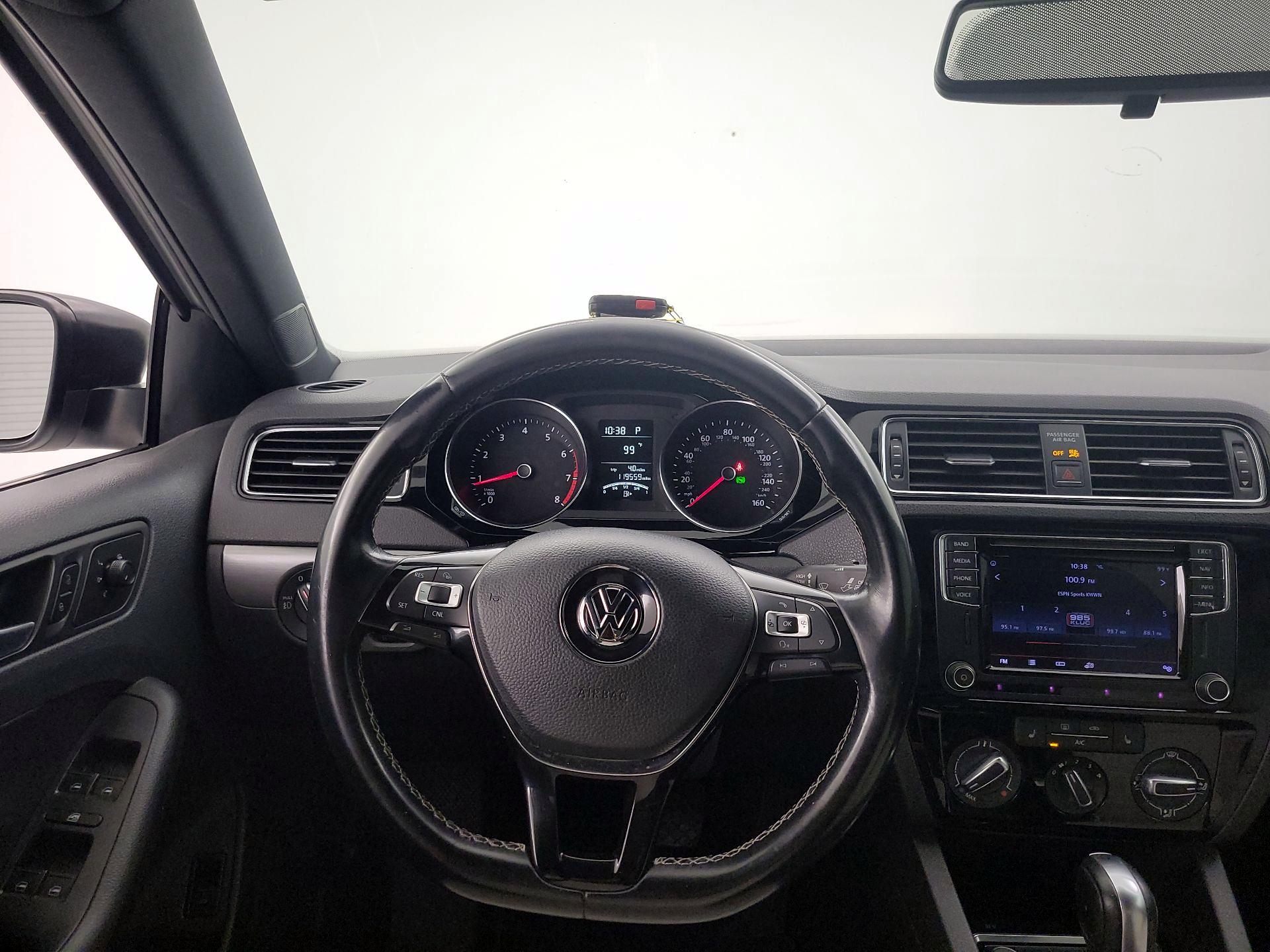 Thumbnail: 2016 Volkswagen Jetta - 10
