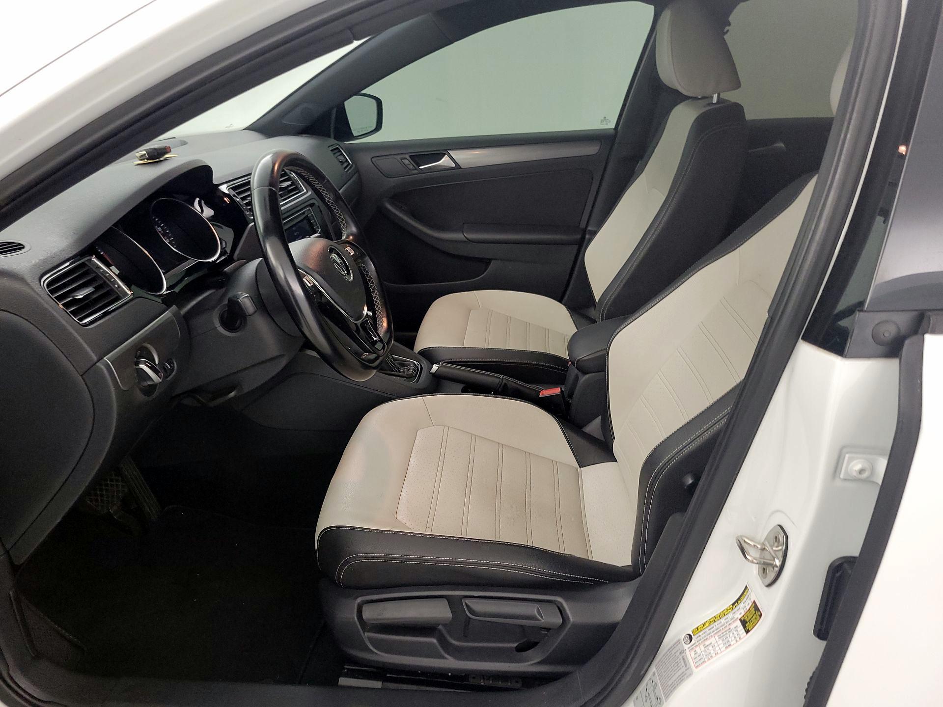 Thumbnail: 2016 Volkswagen Jetta - 11