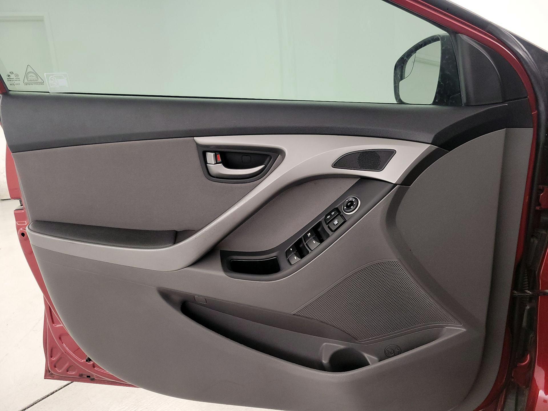 Thumbnail: 2016 Hyundai Elantra - 12
