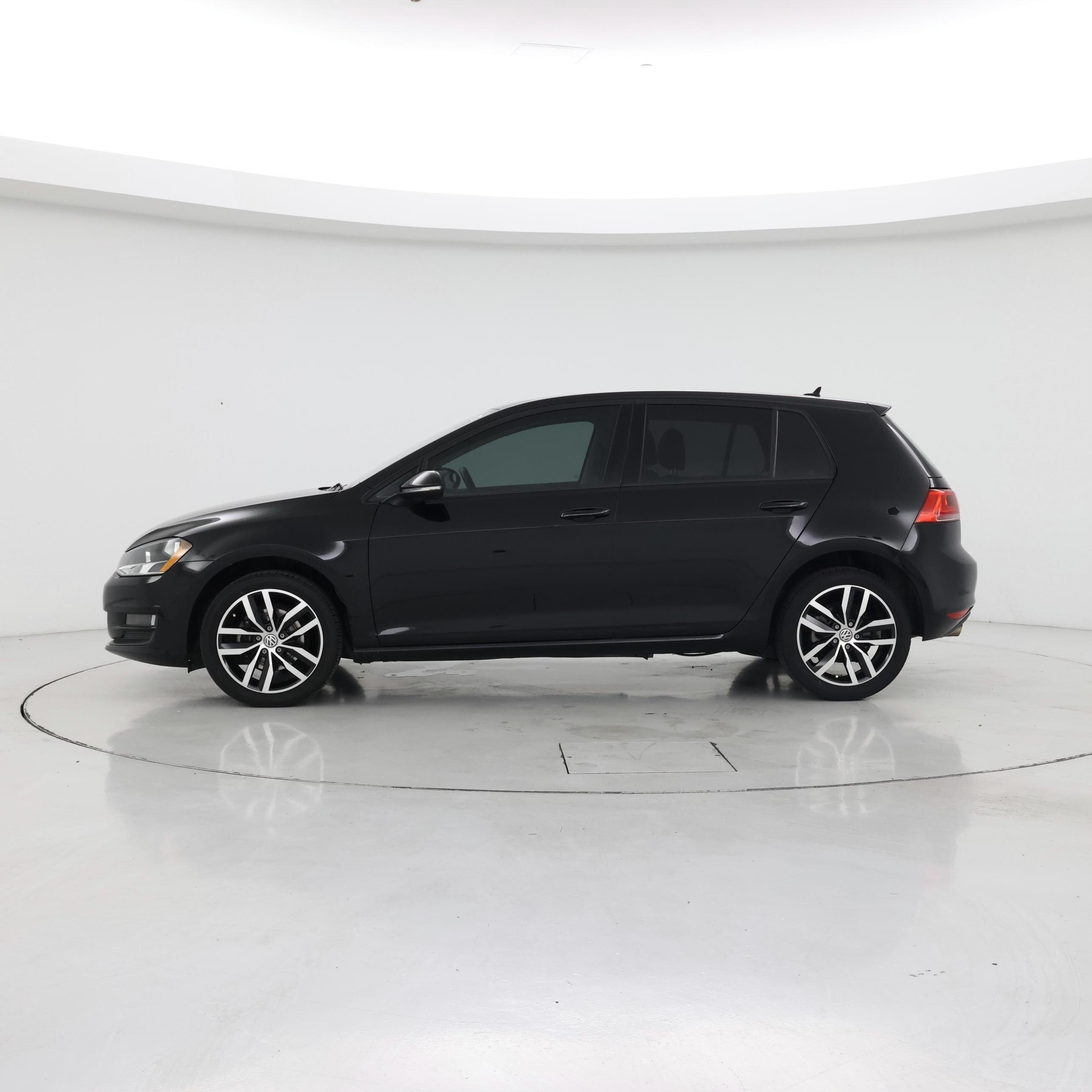 Thumbnail: 2017 Volkswagen Golf - 3