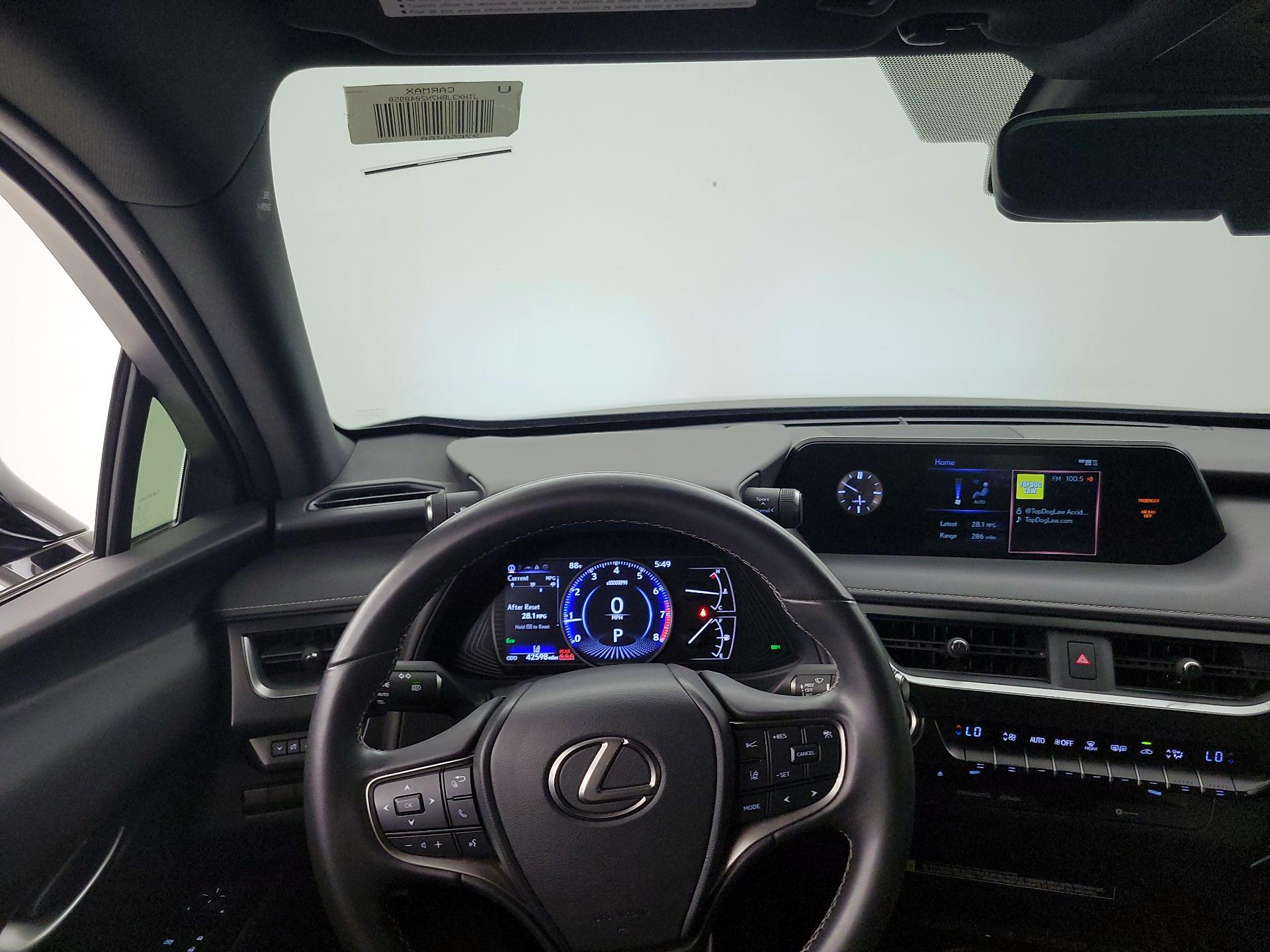 Thumbnail: 2022 Lexus UX - 10