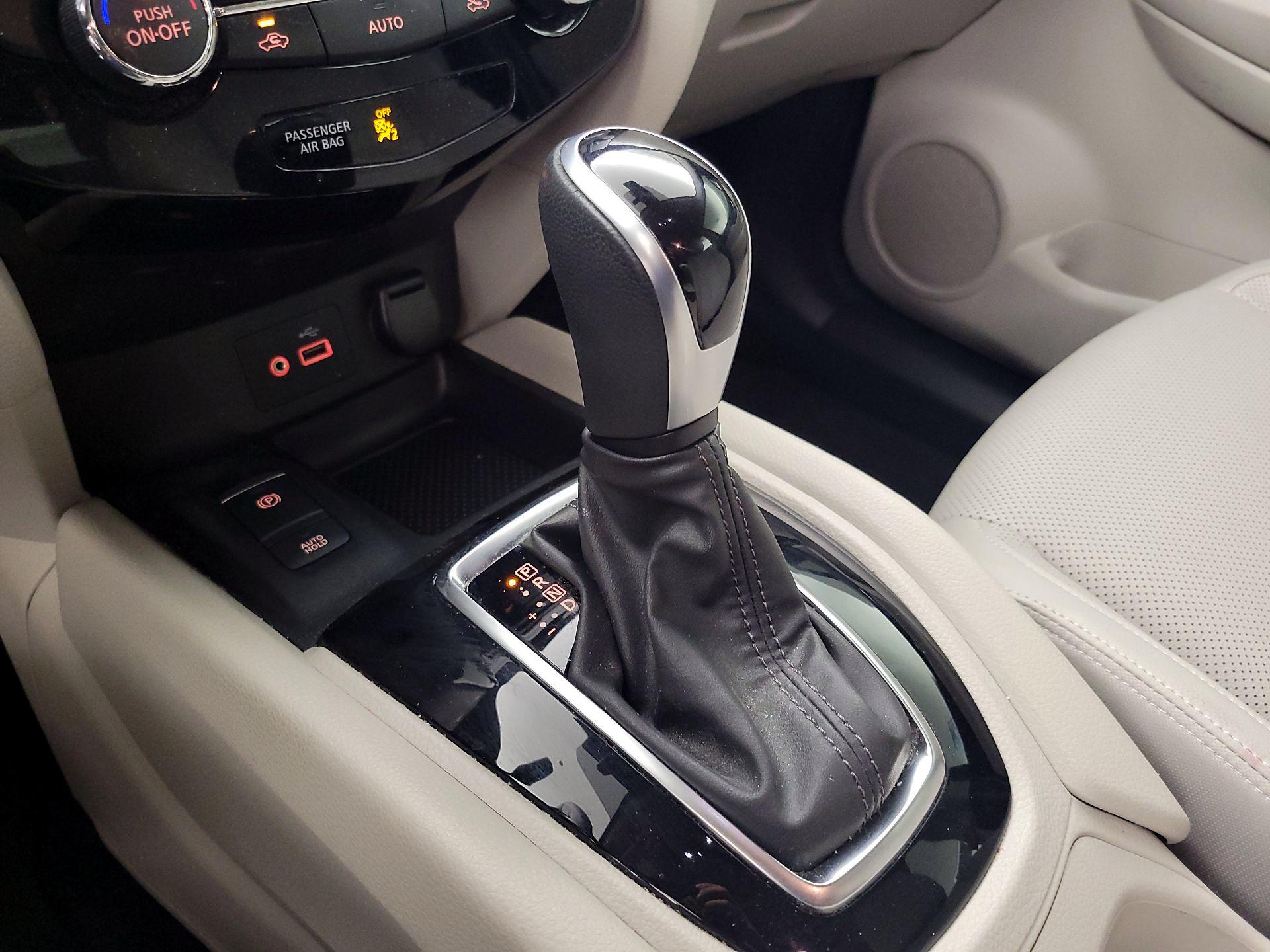 Thumbnail: 2021 Nissan Rogue Sport - 18