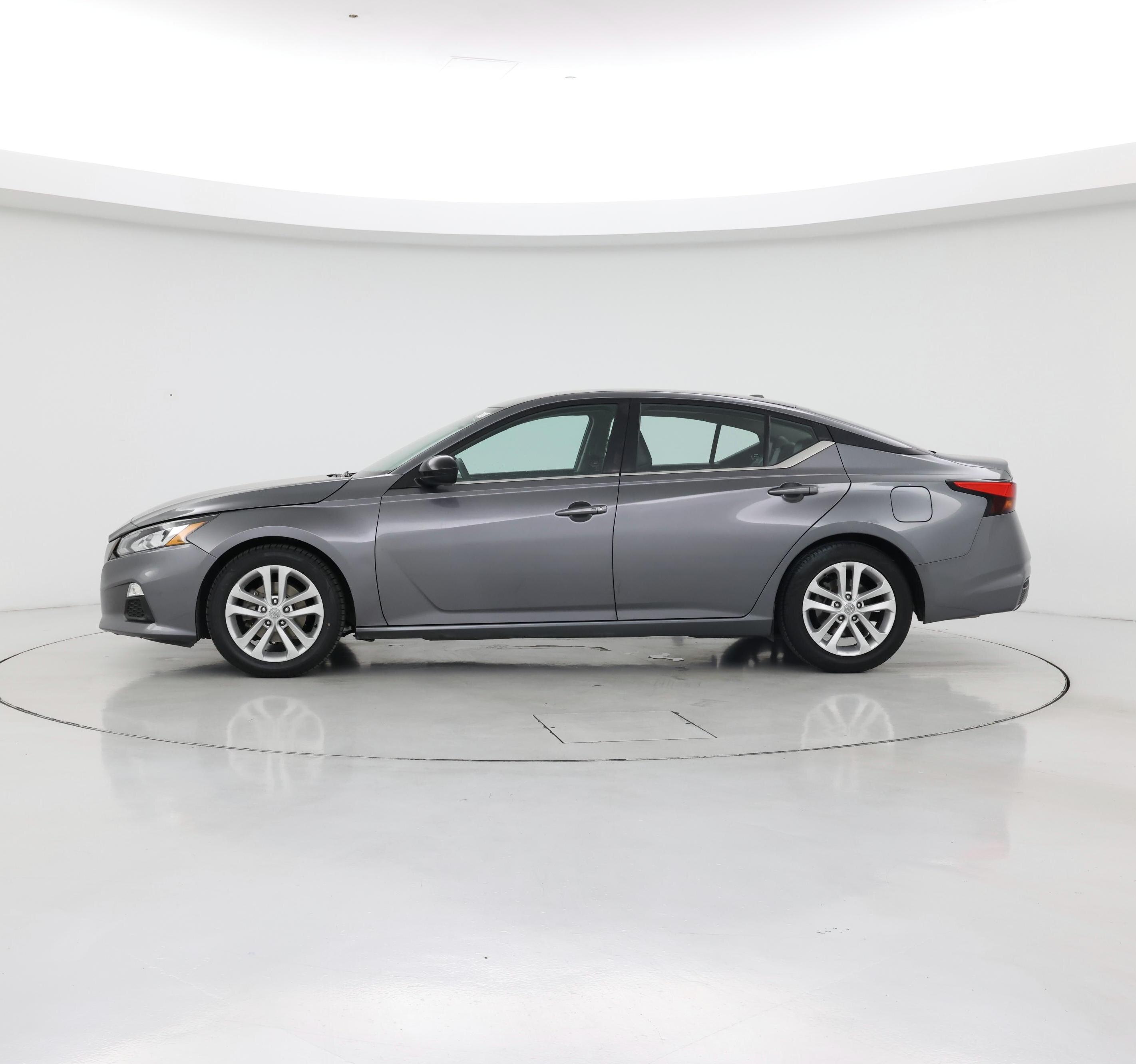 Thumbnail: 2020 Nissan Altima - 3
