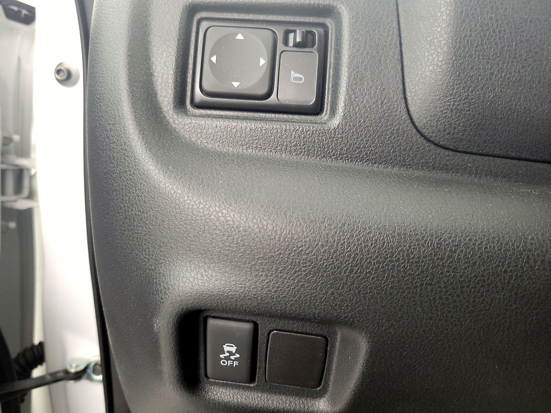 Thumbnail: 2016 Nissan Versa Note - 13