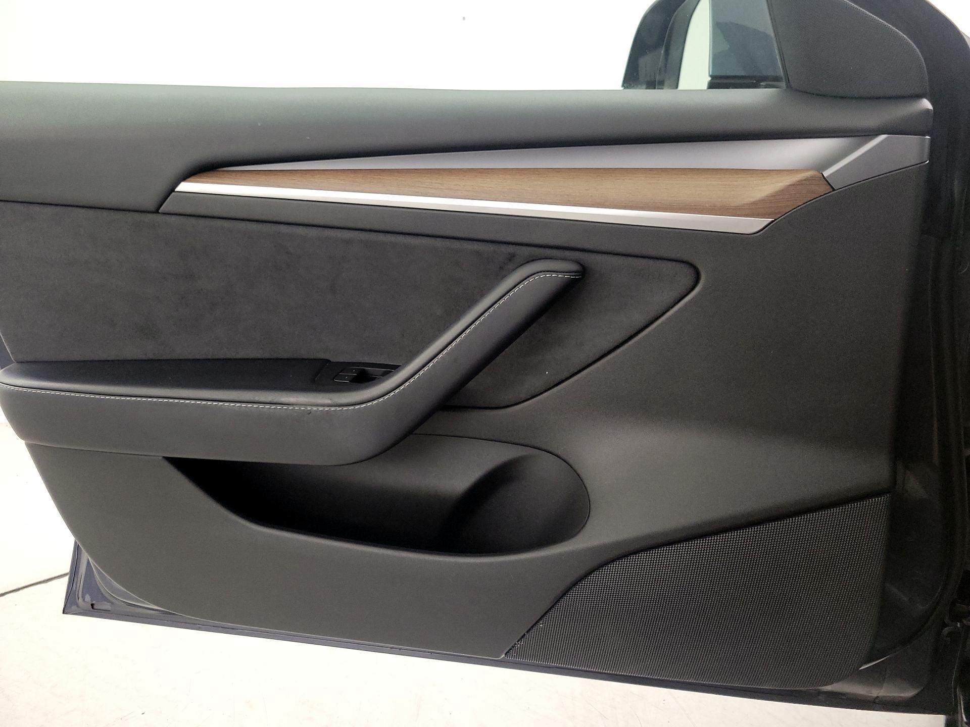 Thumbnail: 2022 Tesla Model 3 - 12