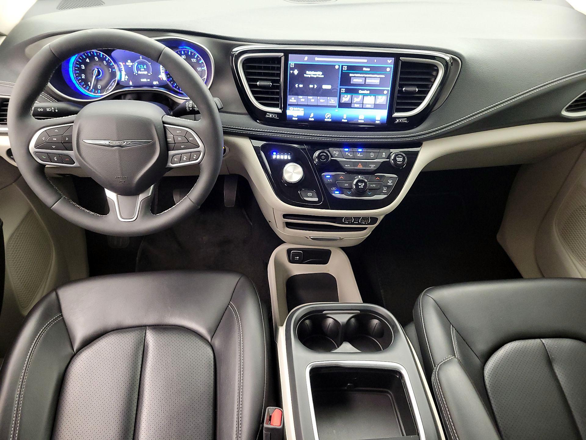 Thumbnail: 2023 Chrysler Pacifica - 9