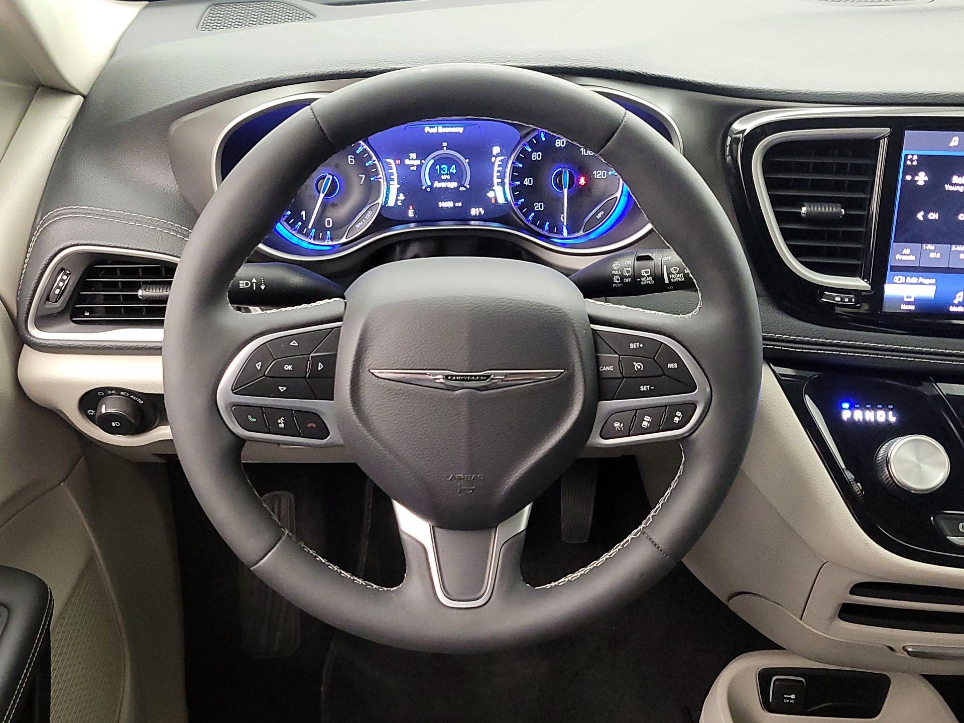 Thumbnail: 2023 Chrysler Pacifica - 10
