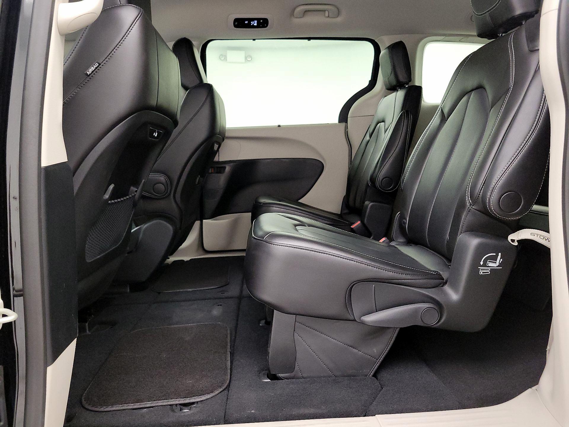 Thumbnail: 2023 Chrysler Pacifica - 19
