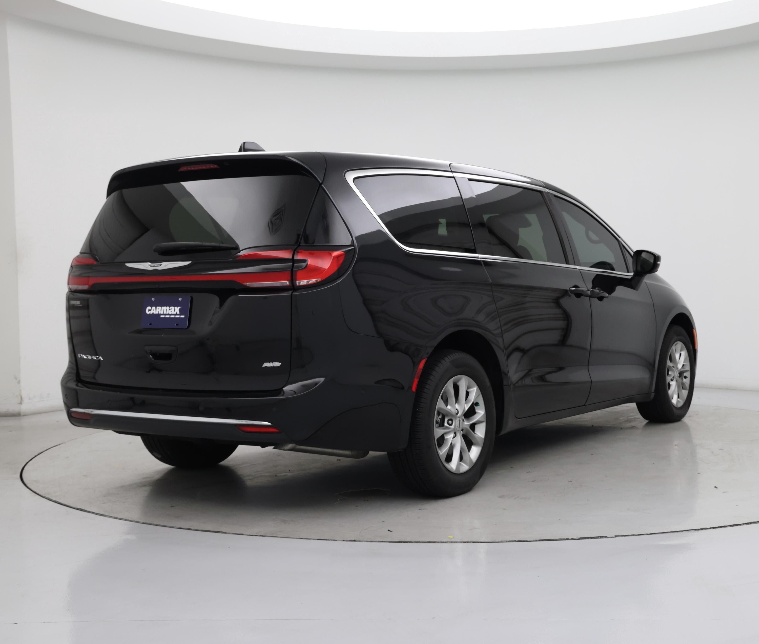 Thumbnail: 2023 Chrysler Pacifica - 8