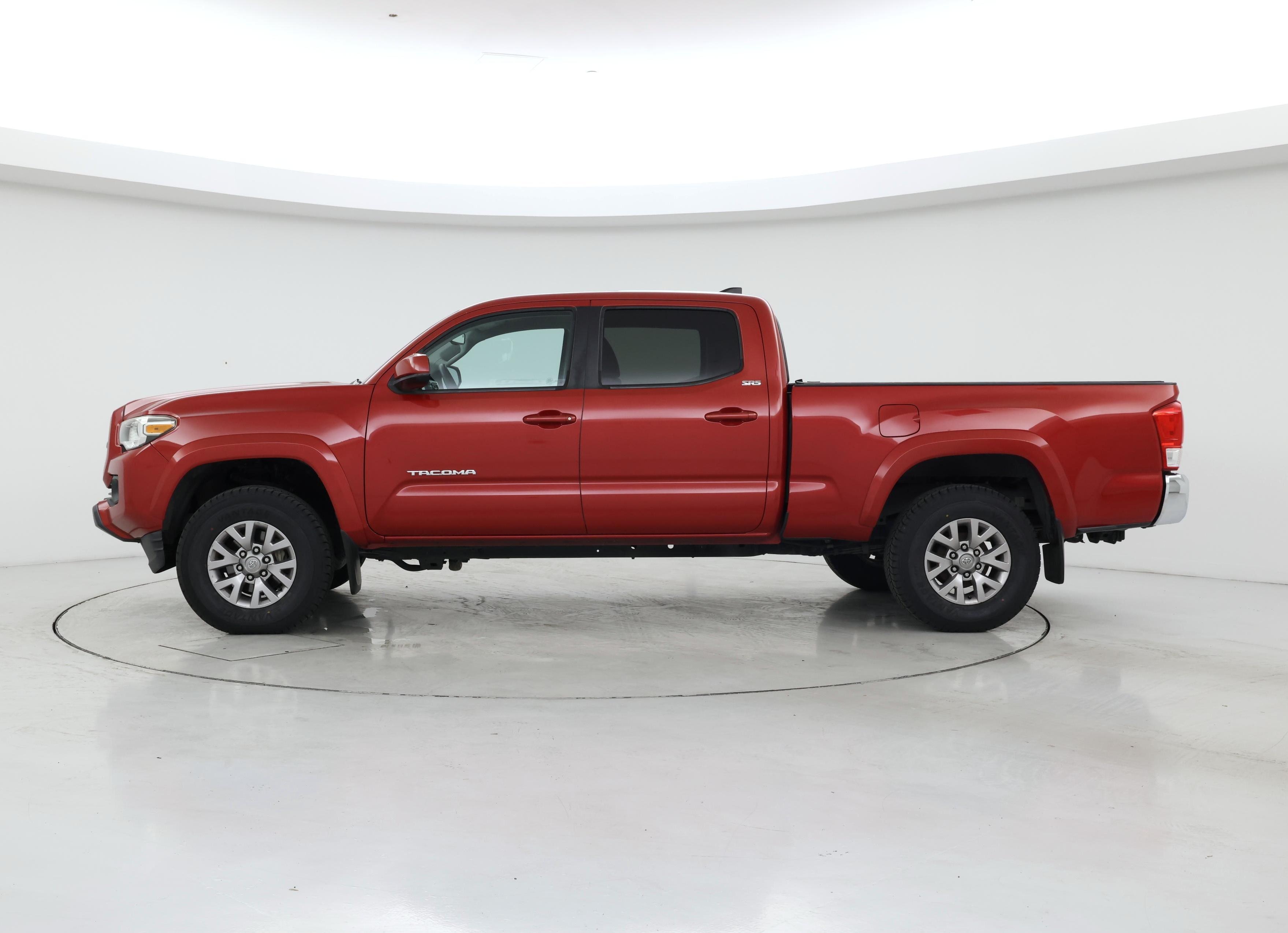 Thumbnail: 2016 Toyota Tacoma - 3