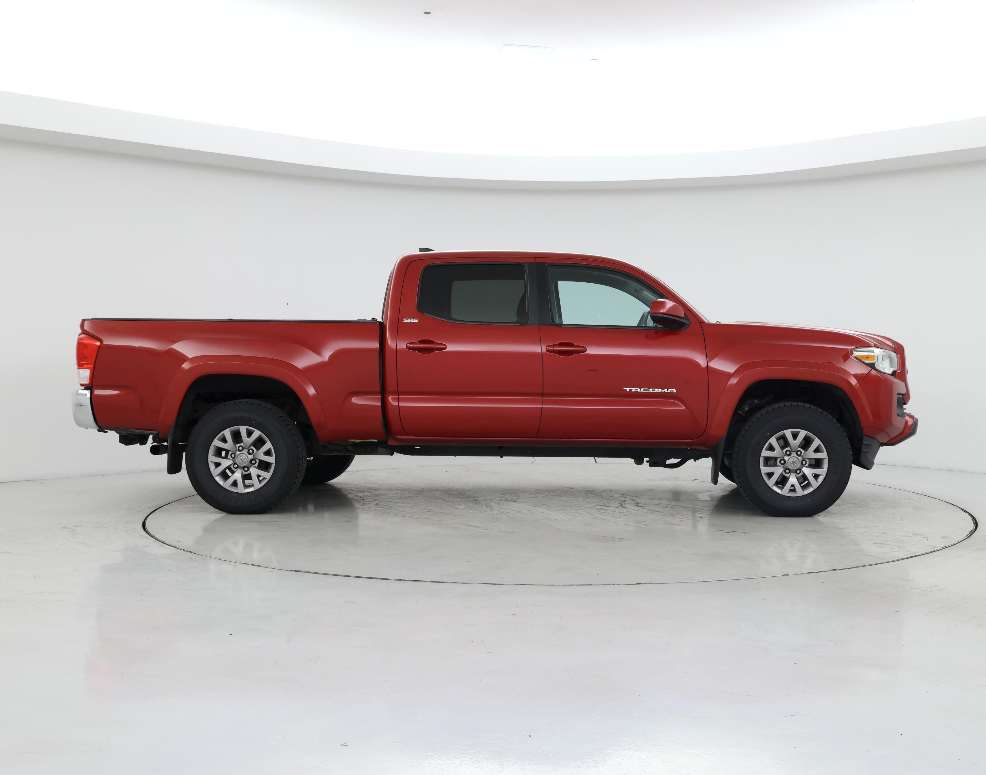 Thumbnail: 2016 Toyota Tacoma - 7