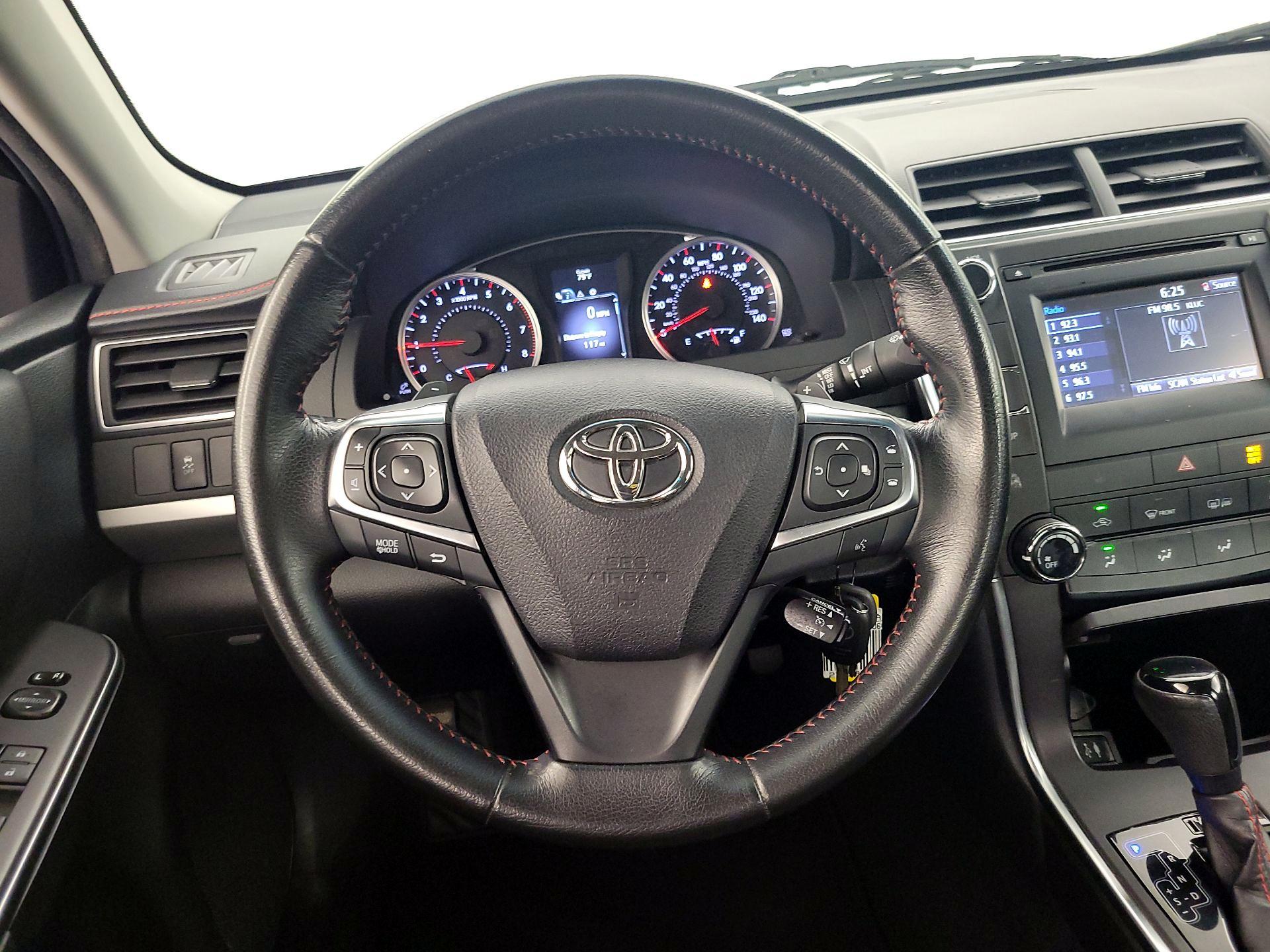 Thumbnail: 2016 Toyota Camry - 10