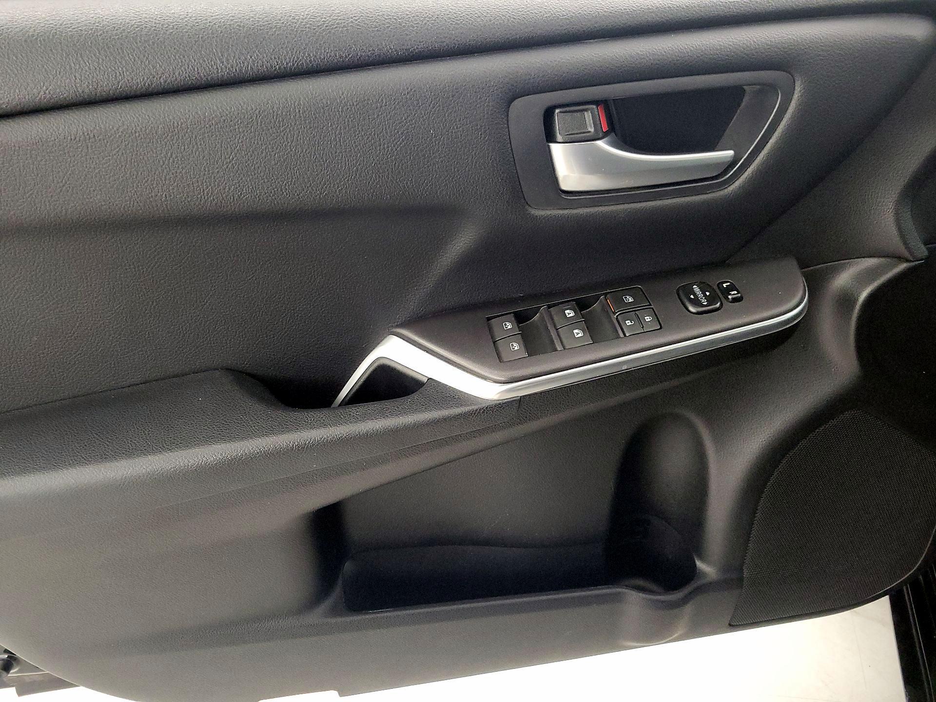 Thumbnail: 2016 Toyota Camry - 12
