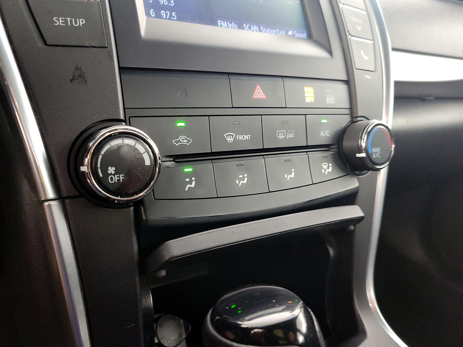 Thumbnail: 2016 Toyota Camry - 16