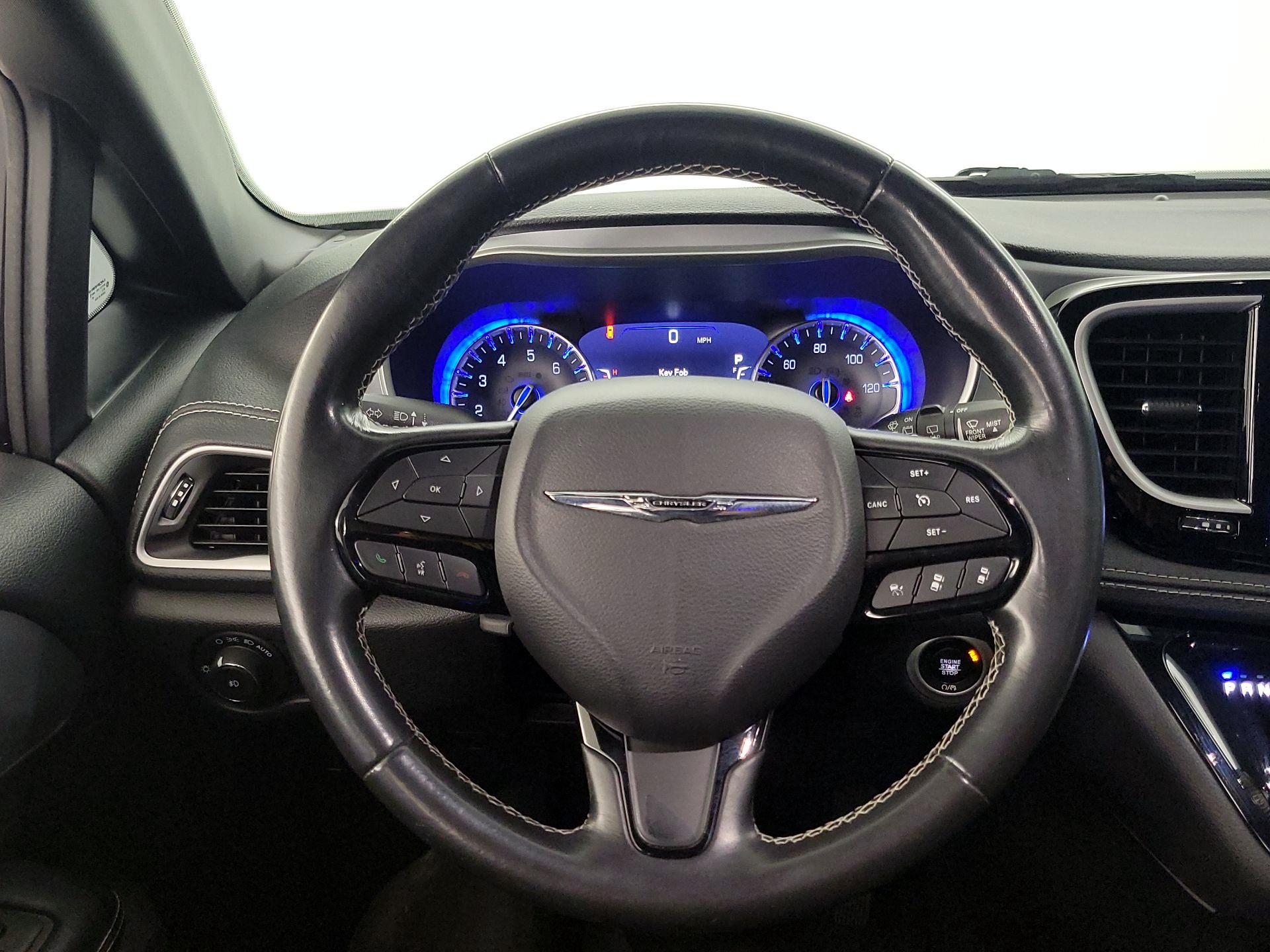 Thumbnail: 2021 Chrysler Pacifica - 10