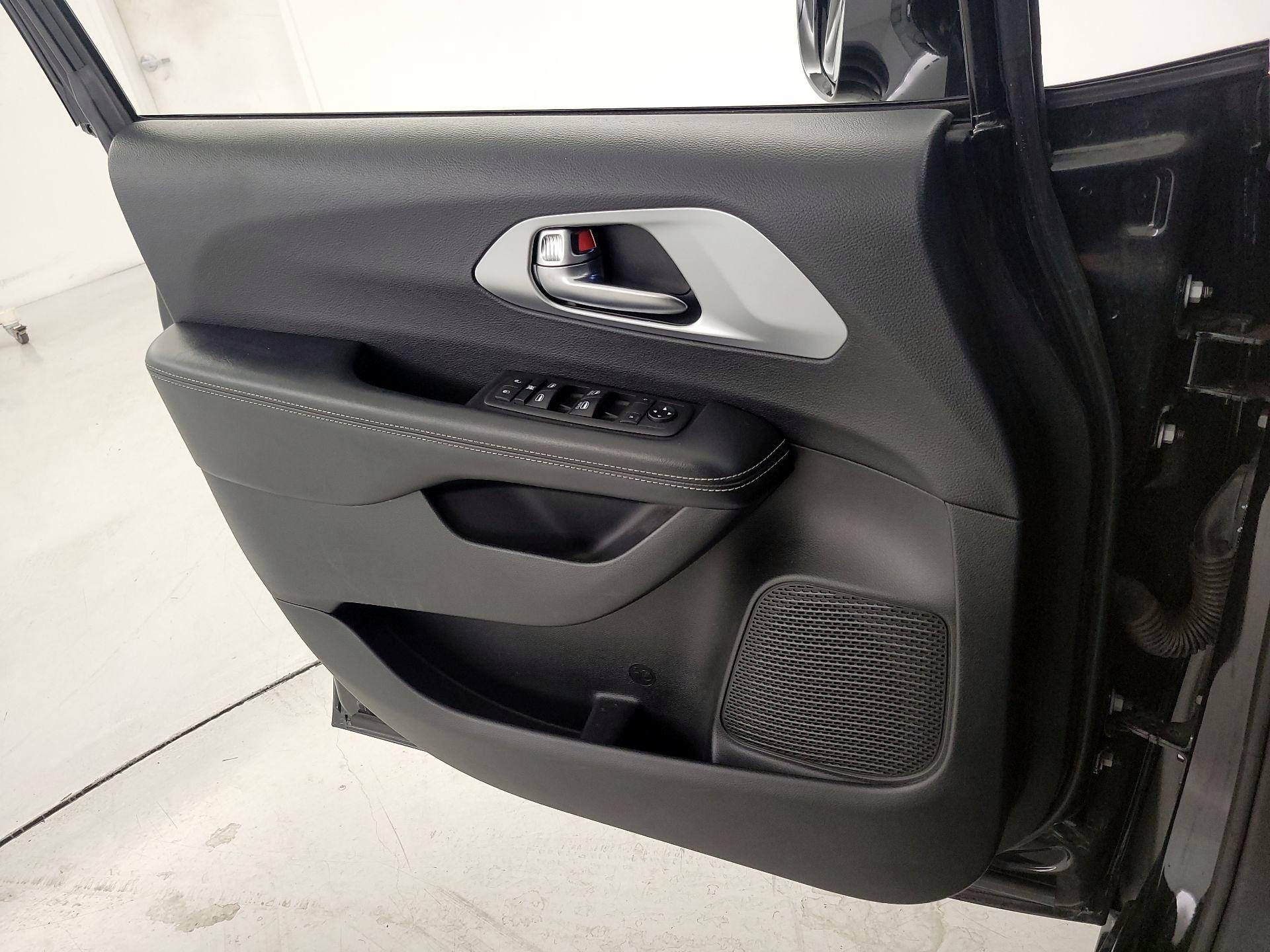 Thumbnail: 2021 Chrysler Pacifica - 12