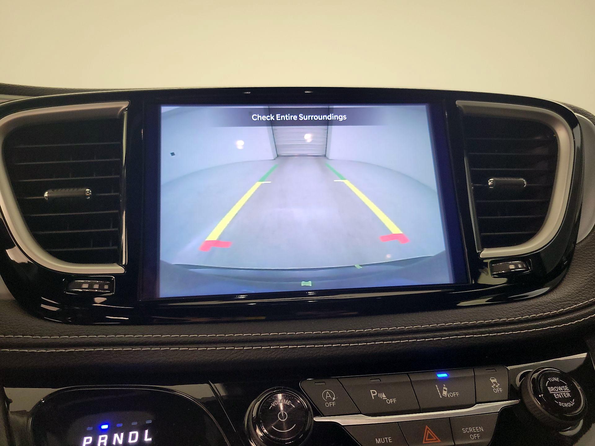 Thumbnail: 2021 Chrysler Pacifica - 14