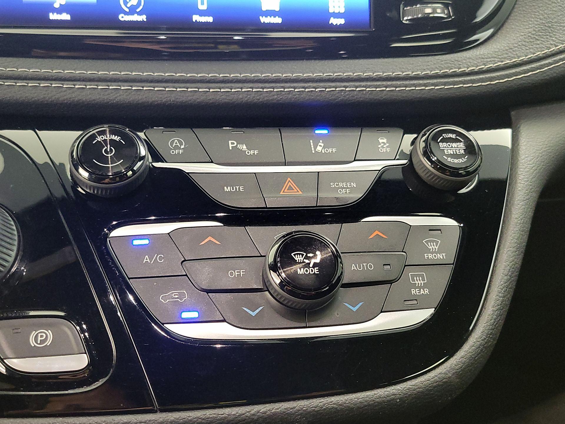 Thumbnail: 2021 Chrysler Pacifica - 16