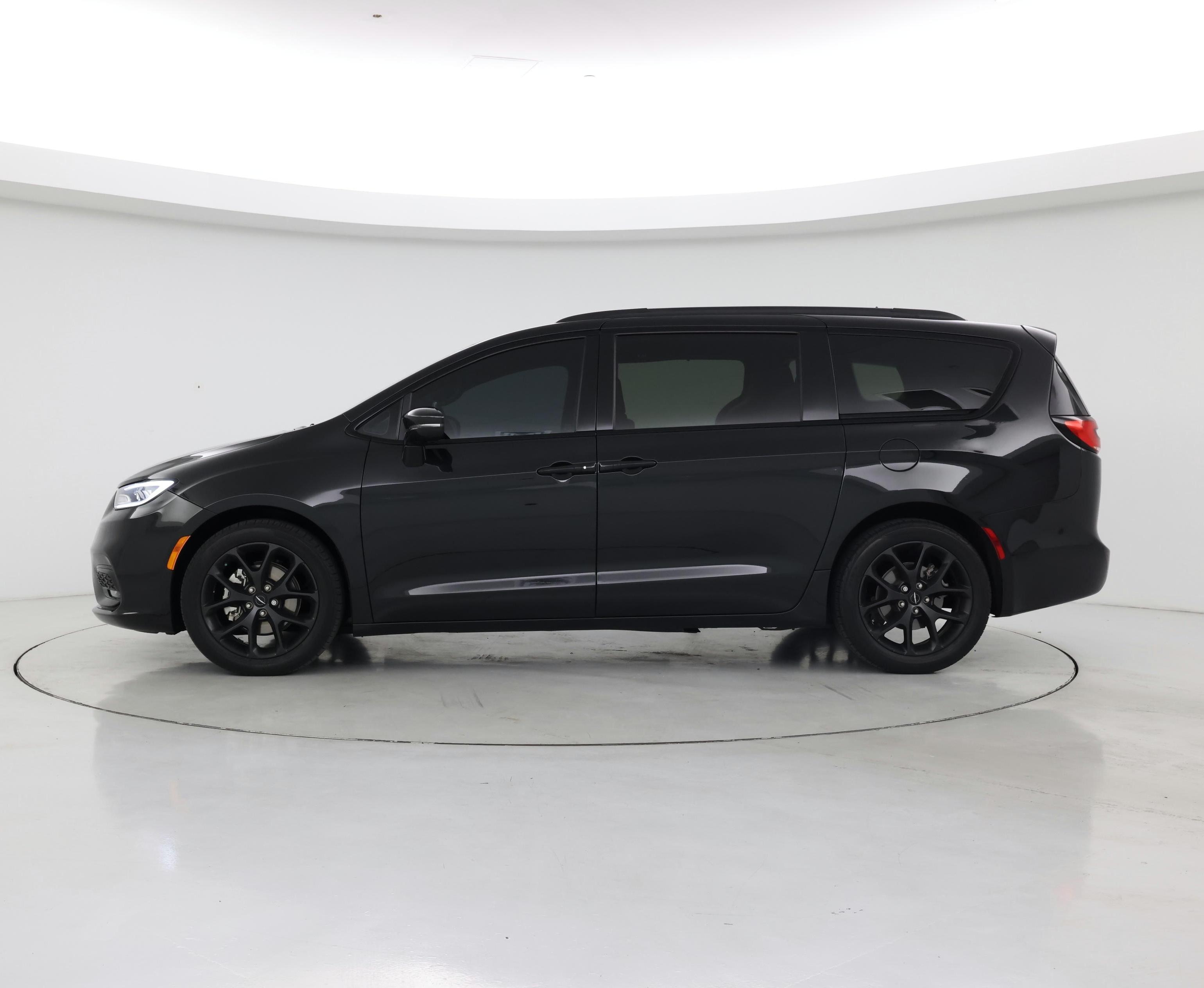 Thumbnail: 2021 Chrysler Pacifica - 3