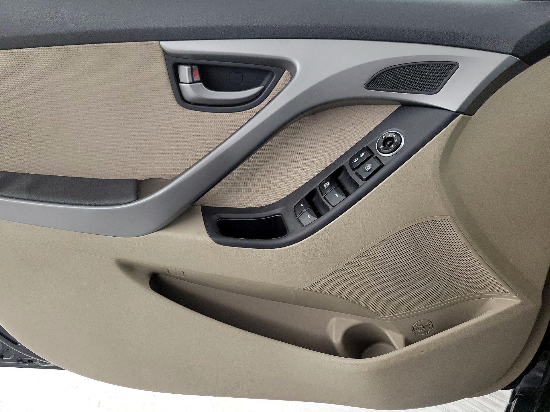 Thumbnail: 2016 Hyundai Elantra - 12