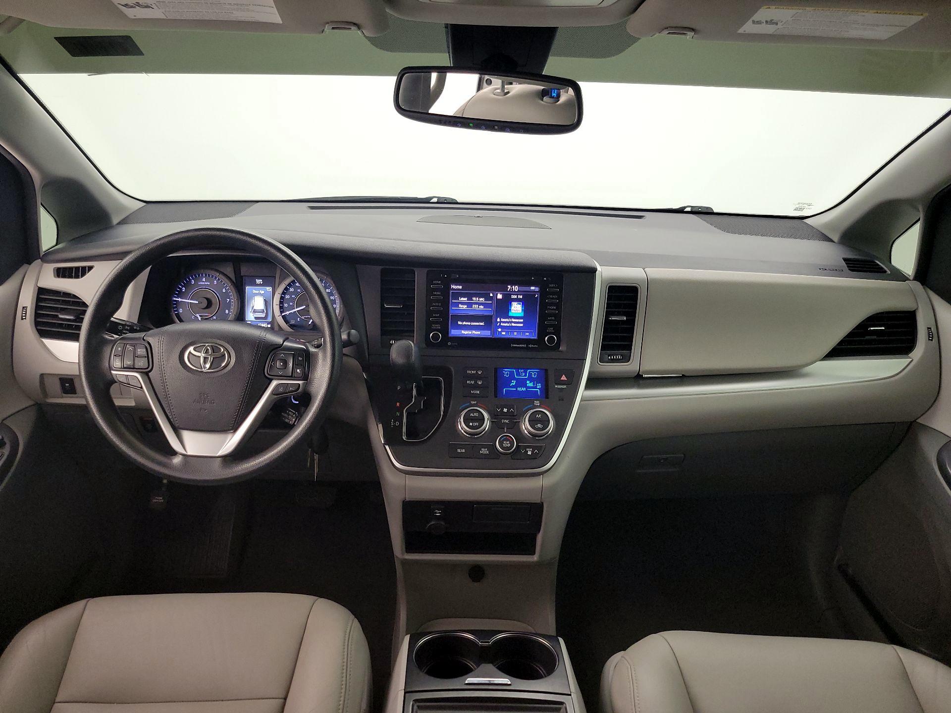 Thumbnail: 2020 Toyota Sienna - 9