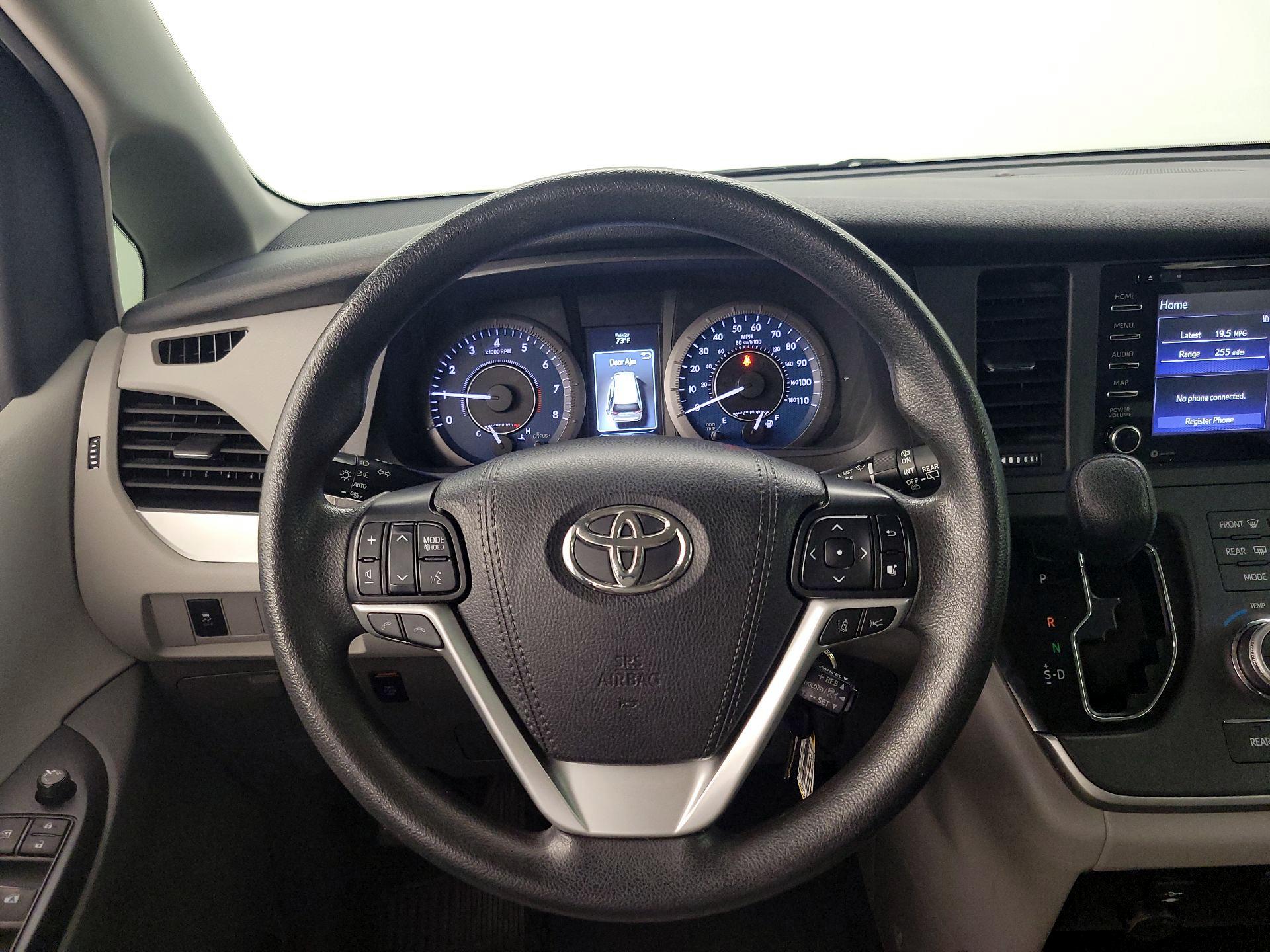 Thumbnail: 2020 Toyota Sienna - 10