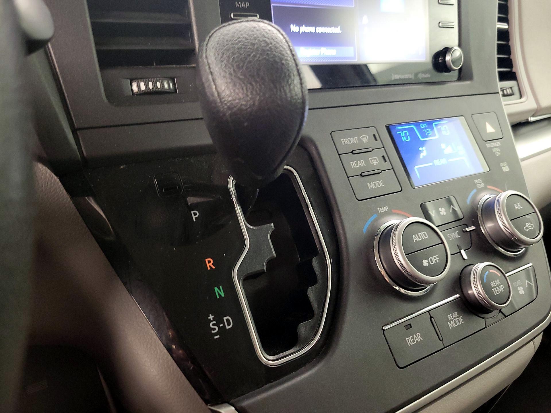 Thumbnail: 2020 Toyota Sienna - 17