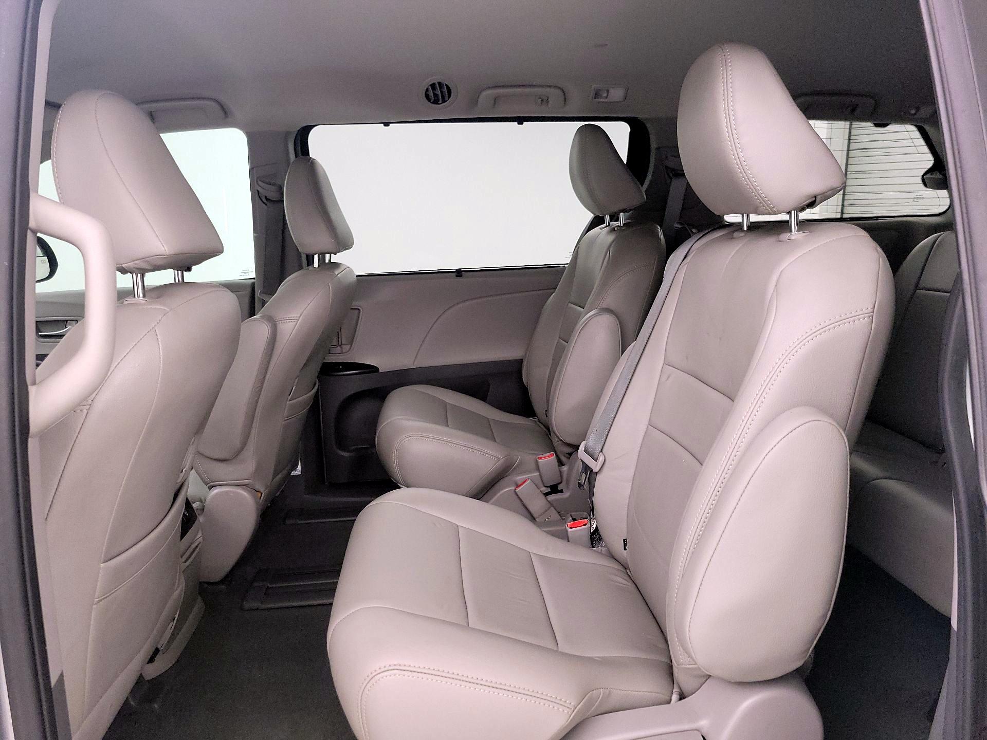 Thumbnail: 2020 Toyota Sienna - 19