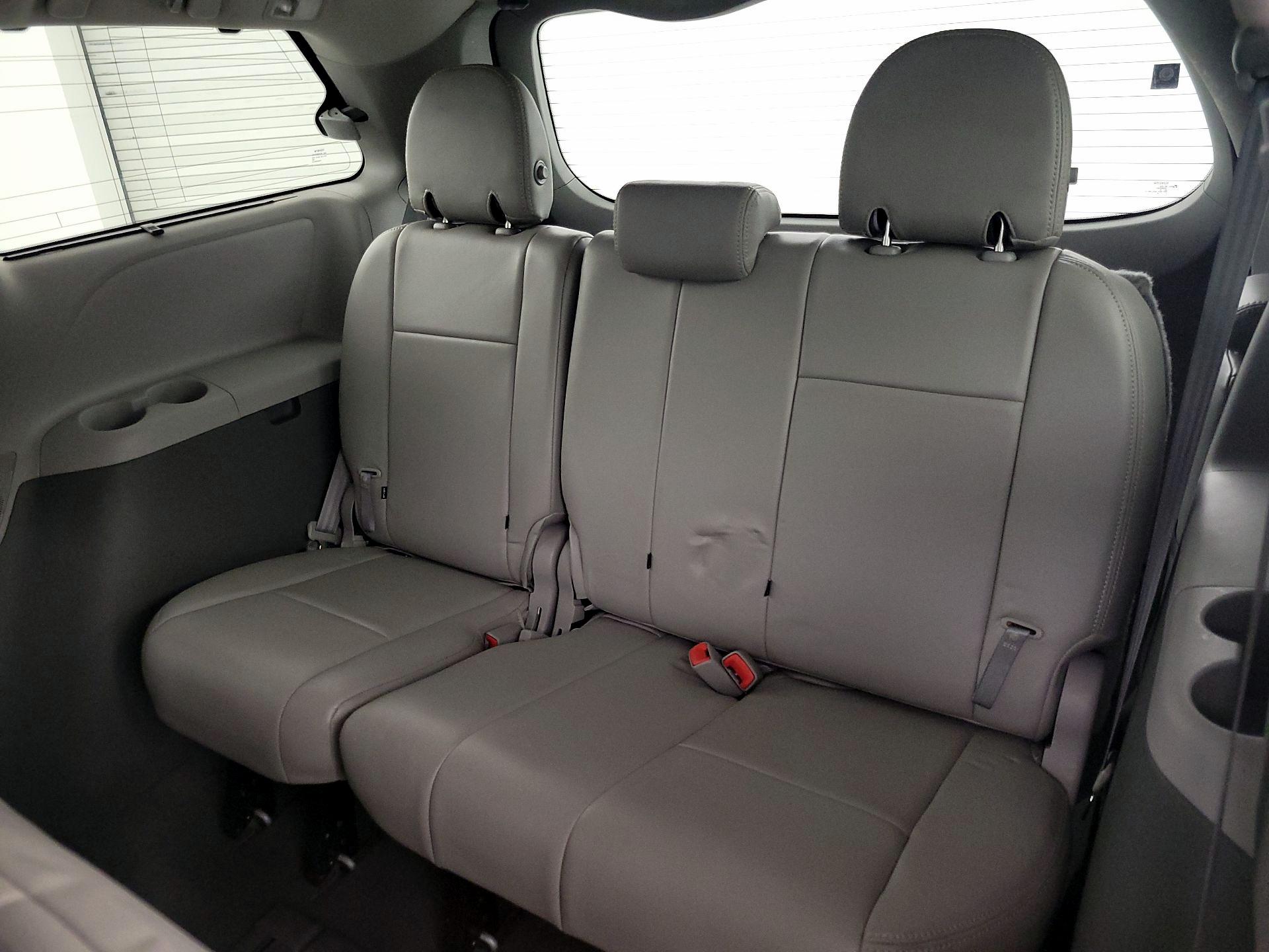 Thumbnail: 2020 Toyota Sienna - 20