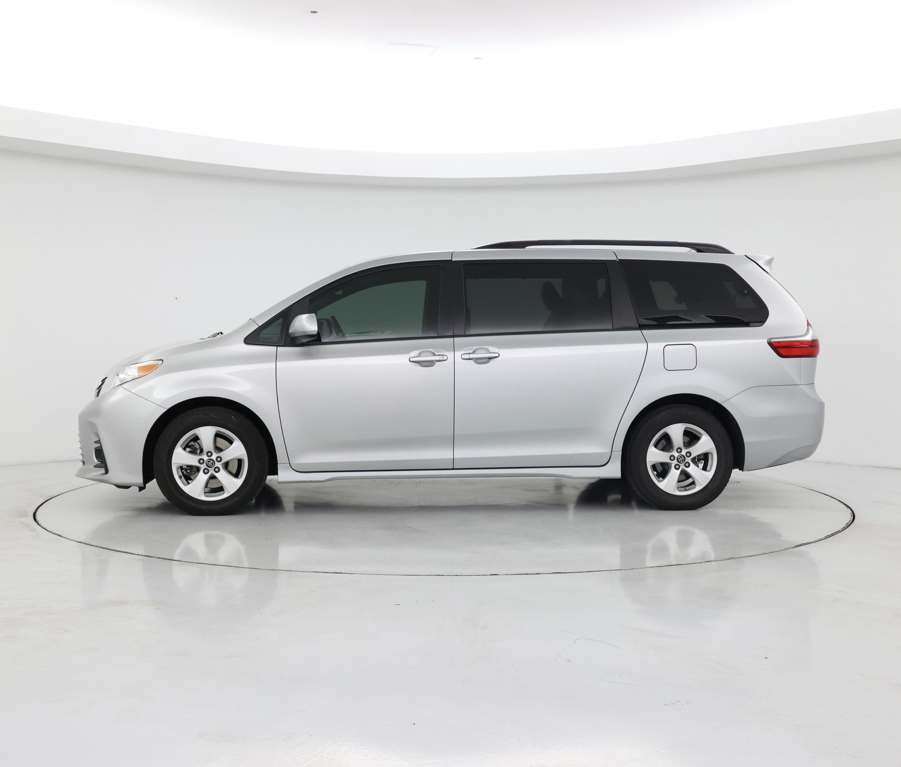 Thumbnail: 2020 Toyota Sienna - 3